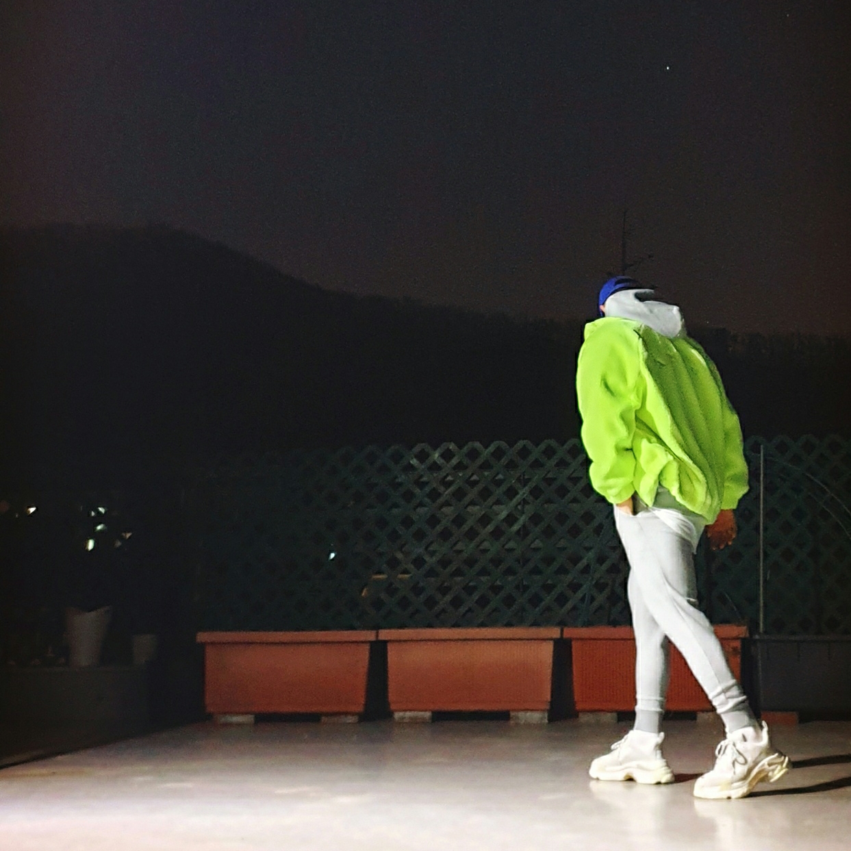 Balenciaga Triple S White 2018 착용 스타일 - 2