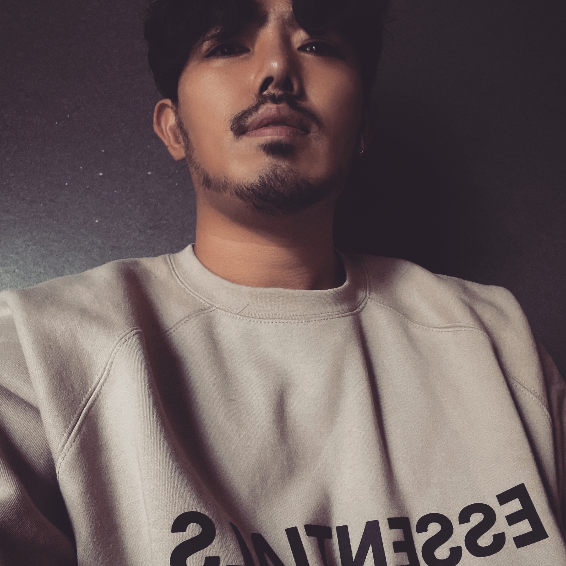 Essentials 3D Silicon Applique Crewneck Oatmeal/Oatmeal Heather/Light Heather Oatmeal 2020 착용 스타일