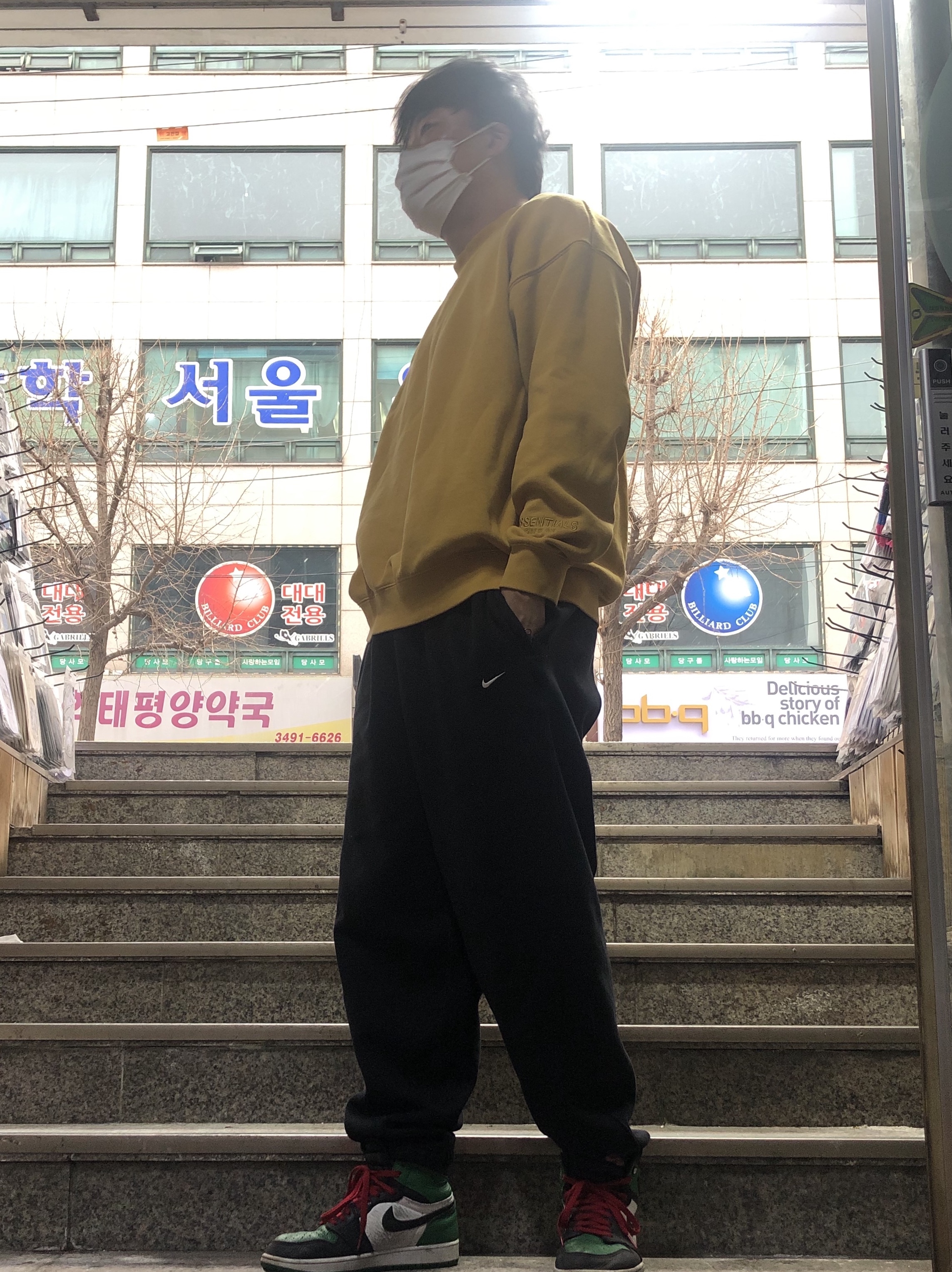 Jordan 1 Retro High OG Pine Green Black, Nike M NRG Sweatpants Wash Charcoal Heather White 착용 스타일
