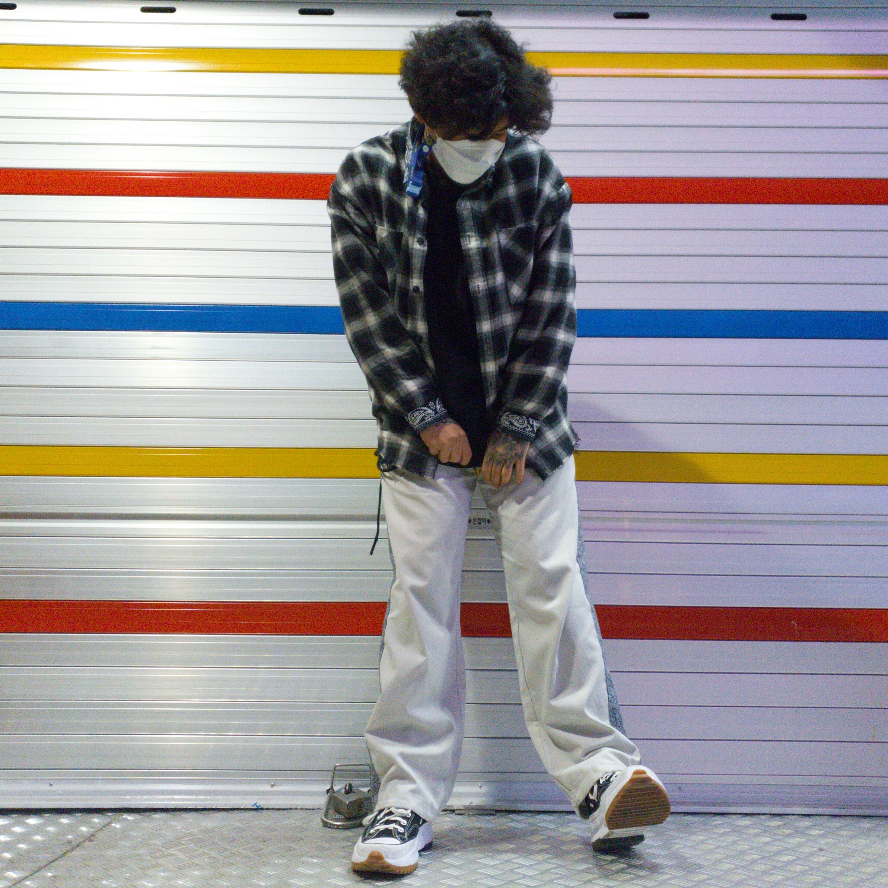 Converse Run Star Hike Hi Black White Gum 착용 스타일 - 1