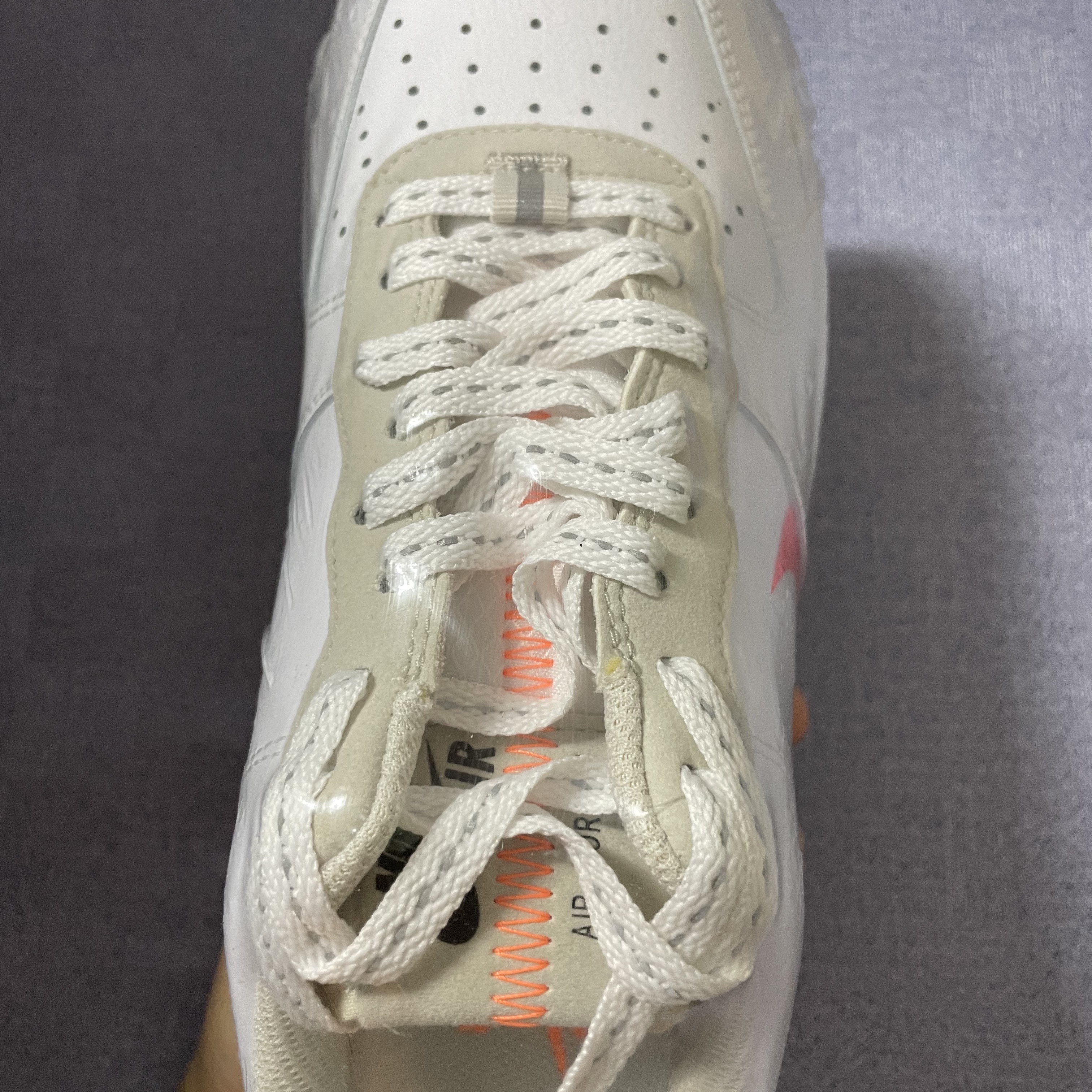 Nike Air Force 1 '07 LV8 3 Orange Swoosh 착용 스타일 - 1