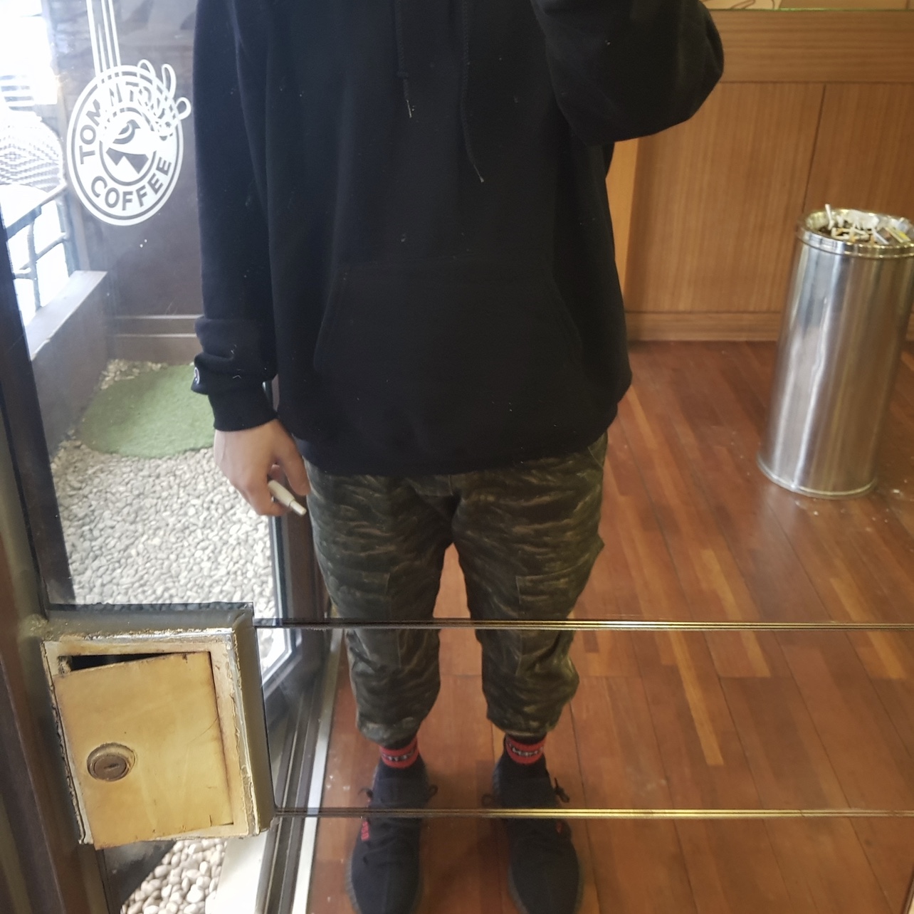 Adidas Yeezy Boost 350 V2 Black Red 2020 착용 스타일