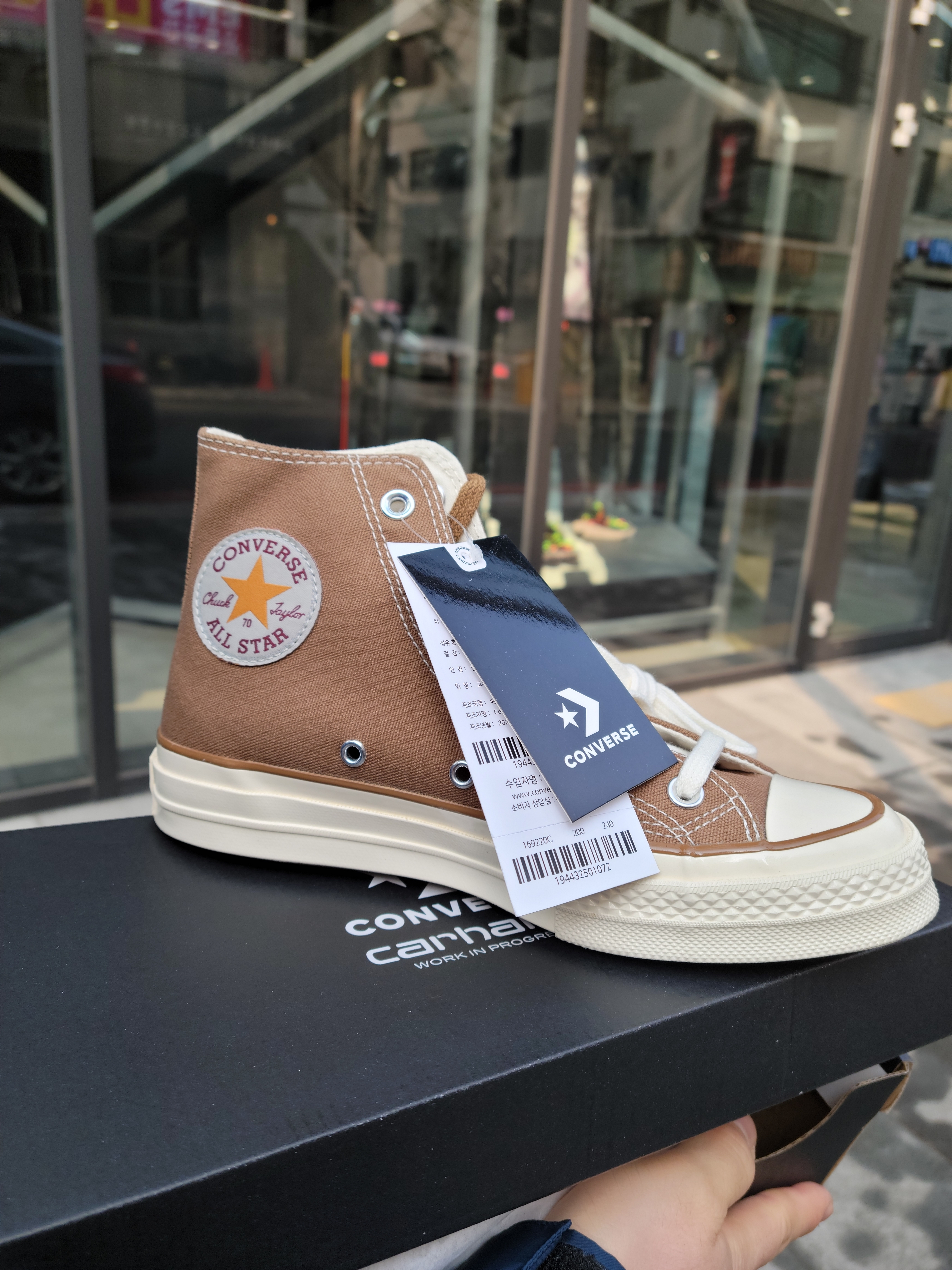 Converse x Carhartt WIP Chuck 70 High Hamilton Brown, Converse x Carhartt WIP Chuck 70 High Covert Green 착용 스타일 - 1