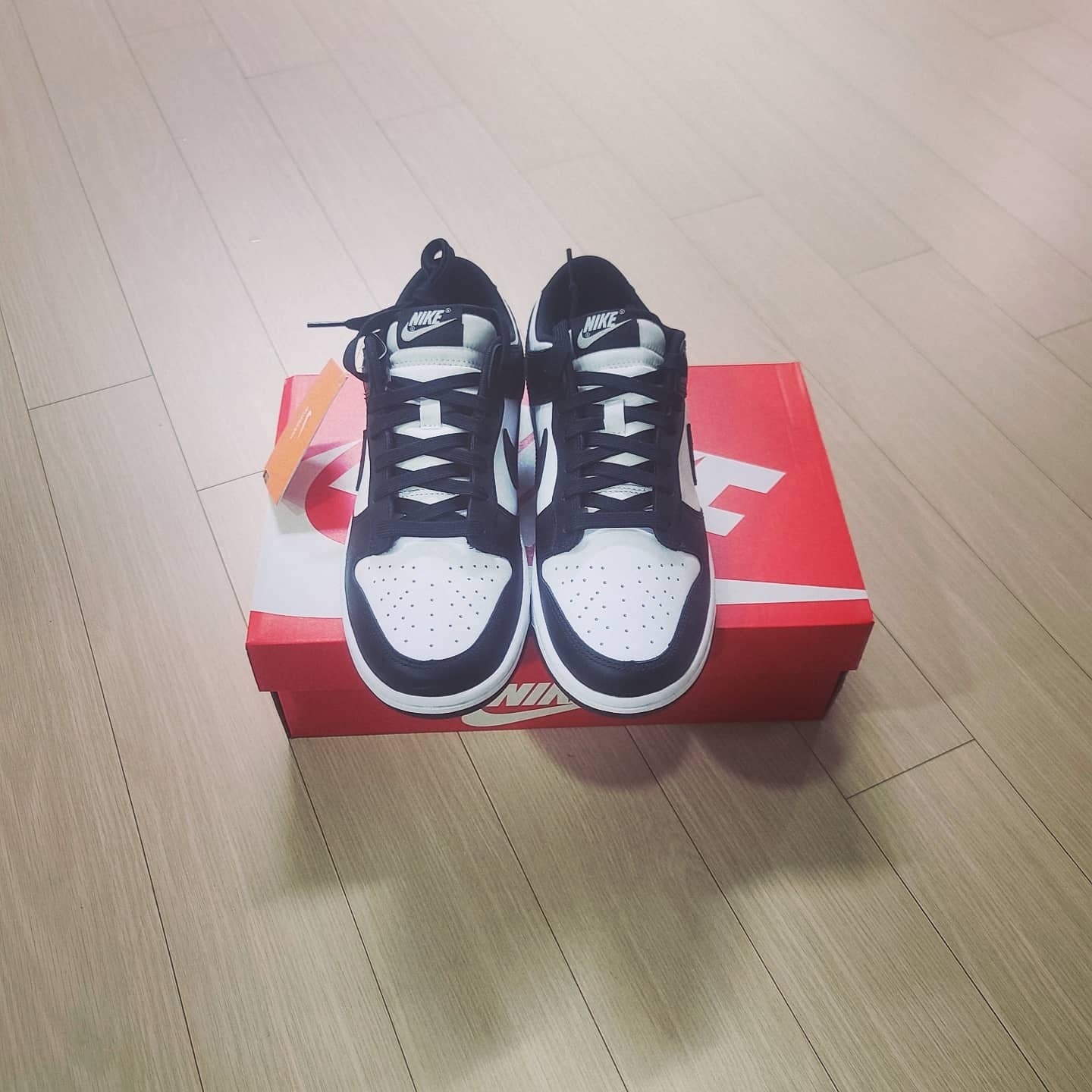 Nike Dunk Low Retro Black 착용 스타일 - 2