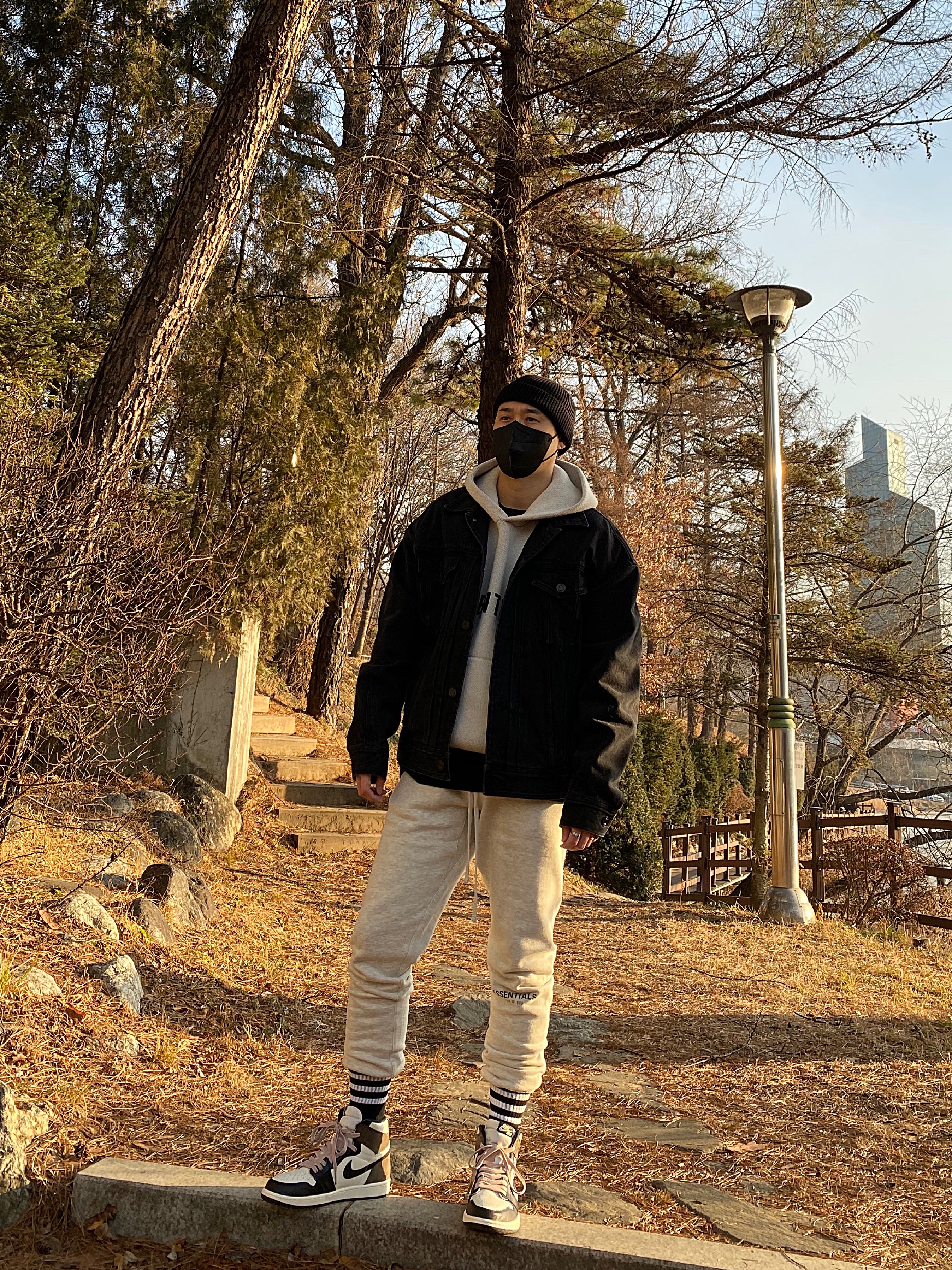 Jordan 1 Retro High OG Black Mocha, Essentials Knit Hoodie Oatmeal - 20FW 착용 스타일 - 1