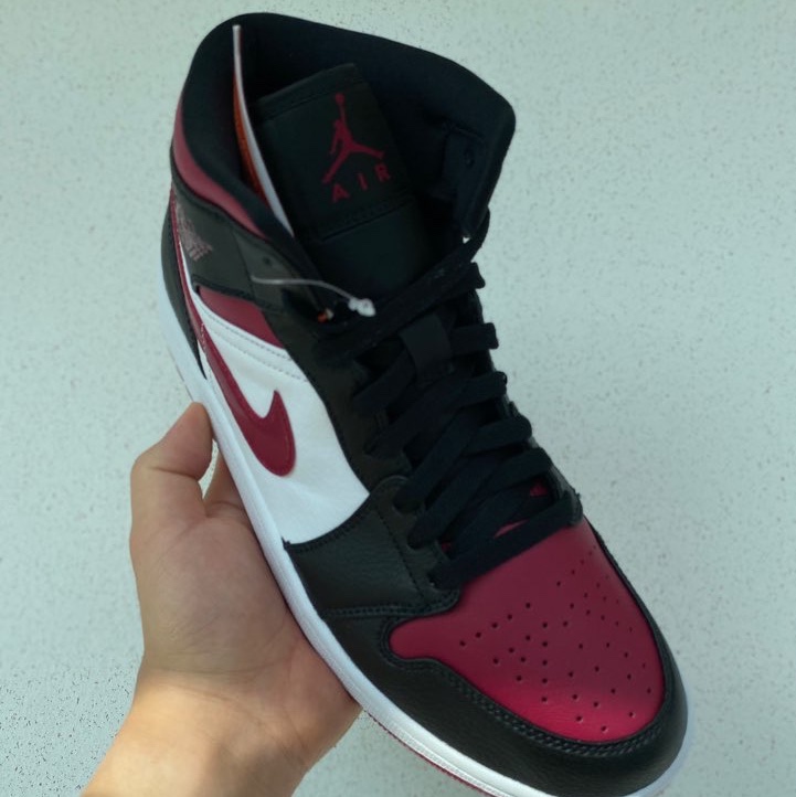 Jordan 1 Mid Bred Toe Noble Red 착용 스타일 - 2