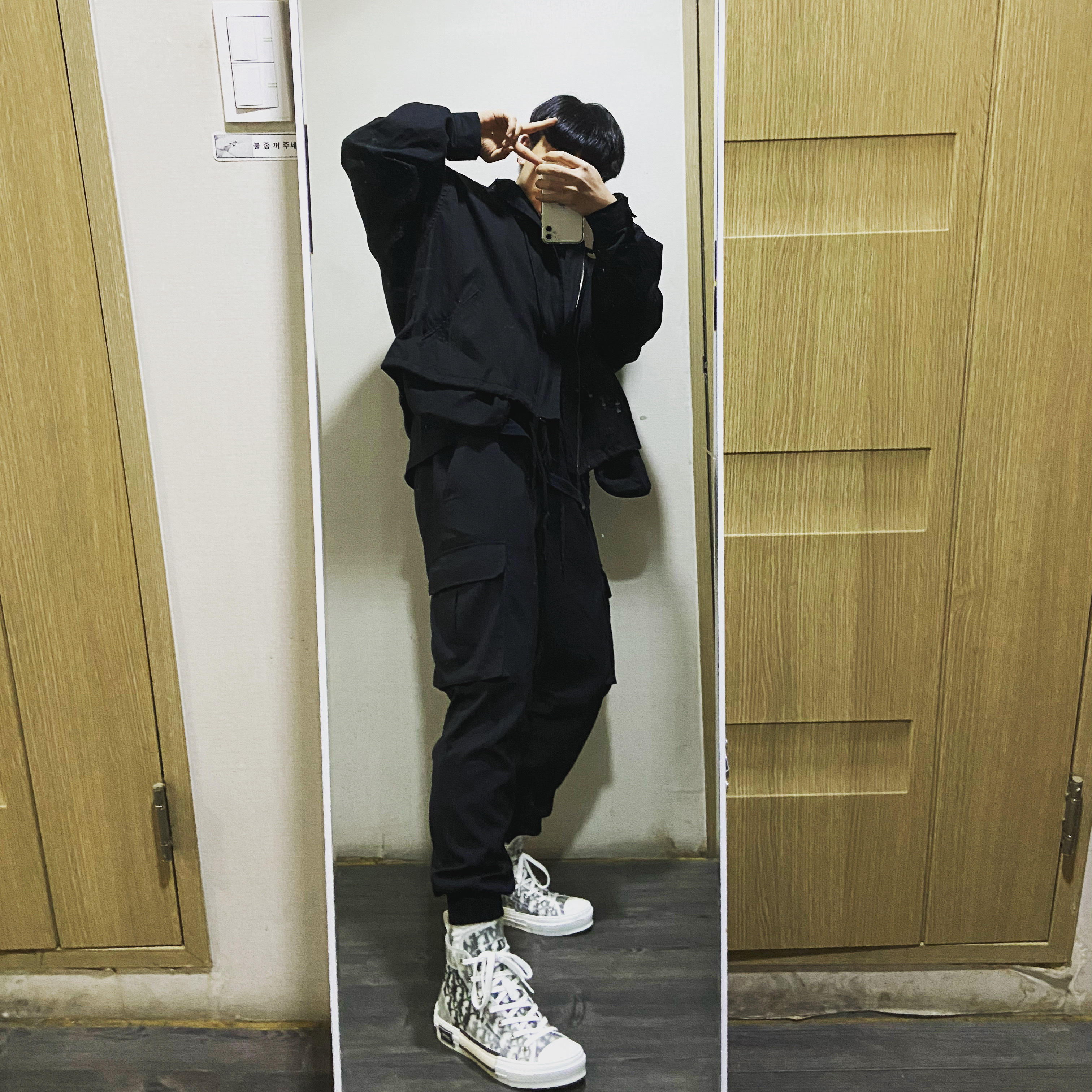 Dior B23 High Dior Oblique White & Black 착용 스타일