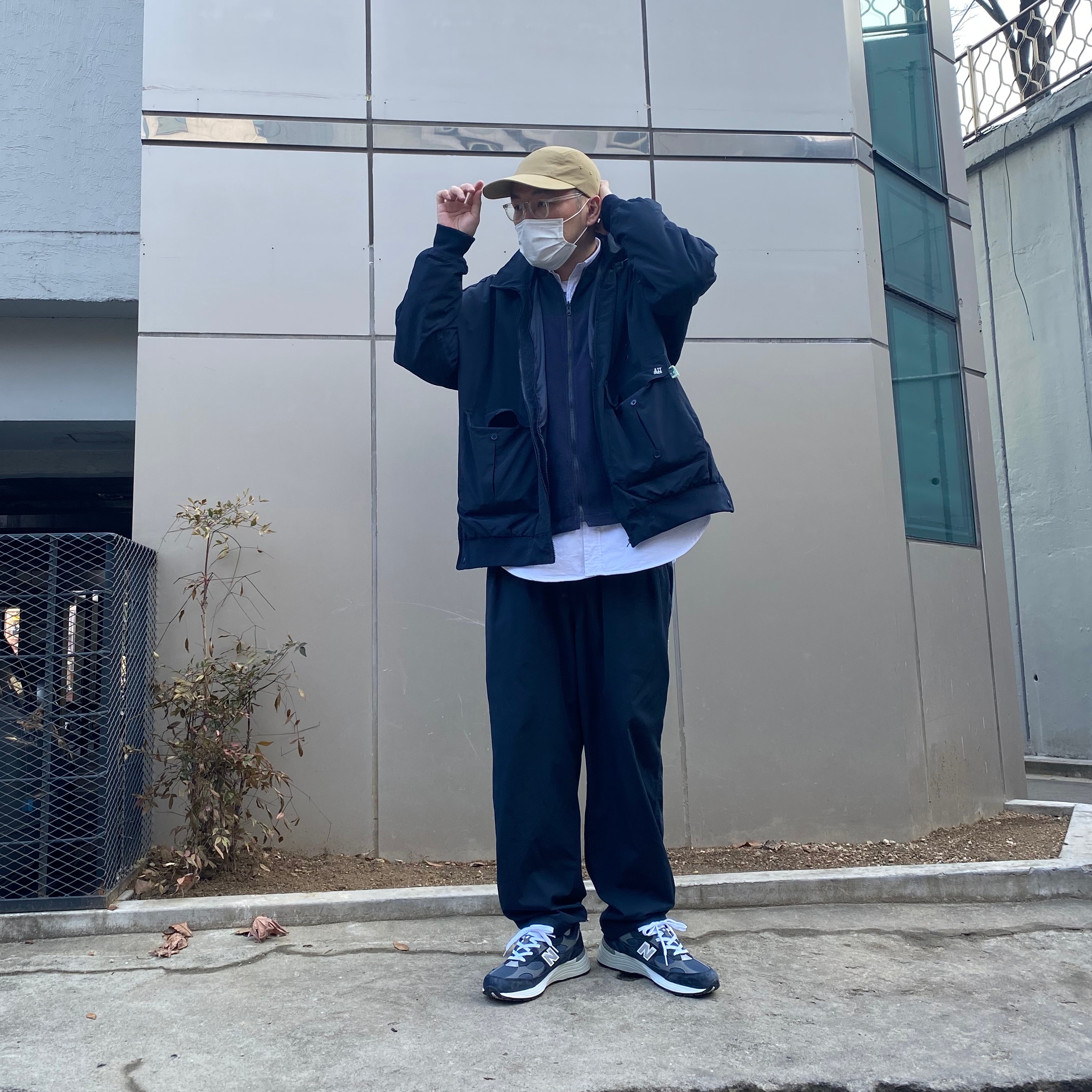 New Balance 992 Made in USA Navy 착용 스타일 - 2