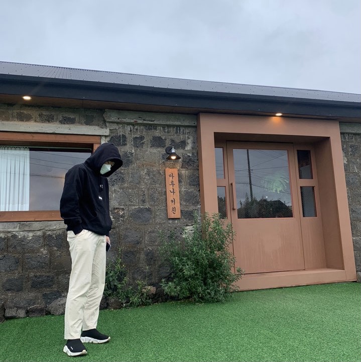 Supreme x Comme des Garcons Shirt Split Box Logo Hooded Sweatshirt Black - 18FW, Balenciaga Speed Trainer Black White 2020 착용 스타일