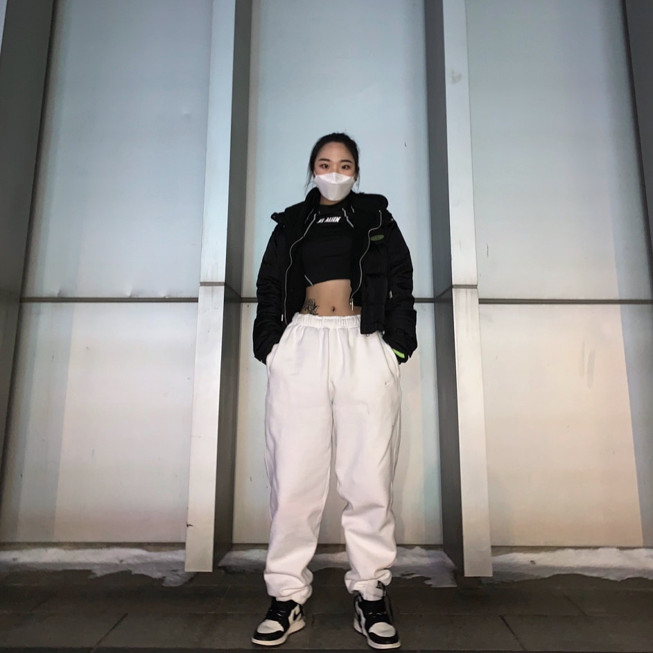 (GS) Jordan 1 Retro High OG Black Mocha 착용 스타일