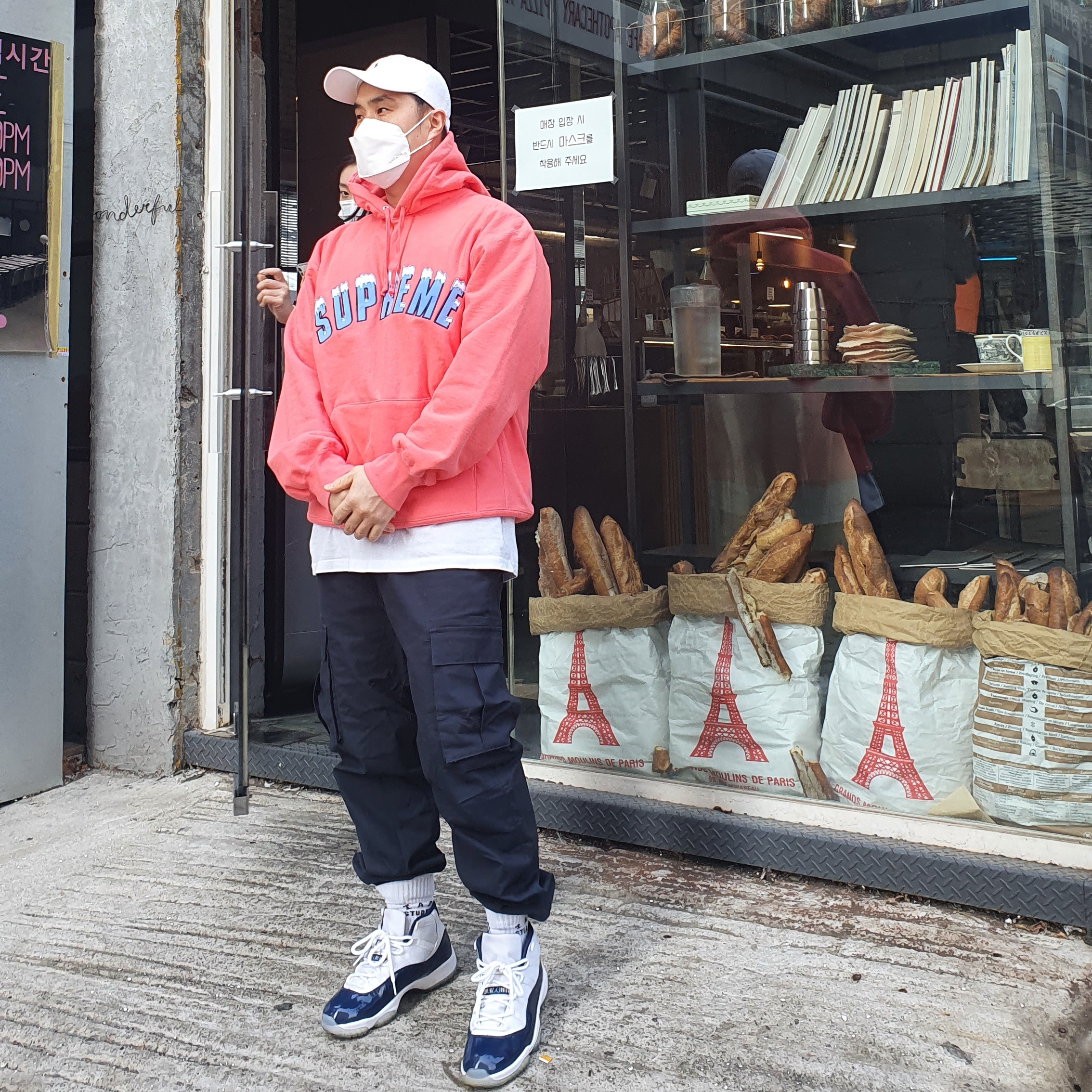 Supreme Icy Arc Hooded Sweatshirt Bright Coral - 20FW, Jordan 11 Retro Win Like 82 UNC 착용 스타일