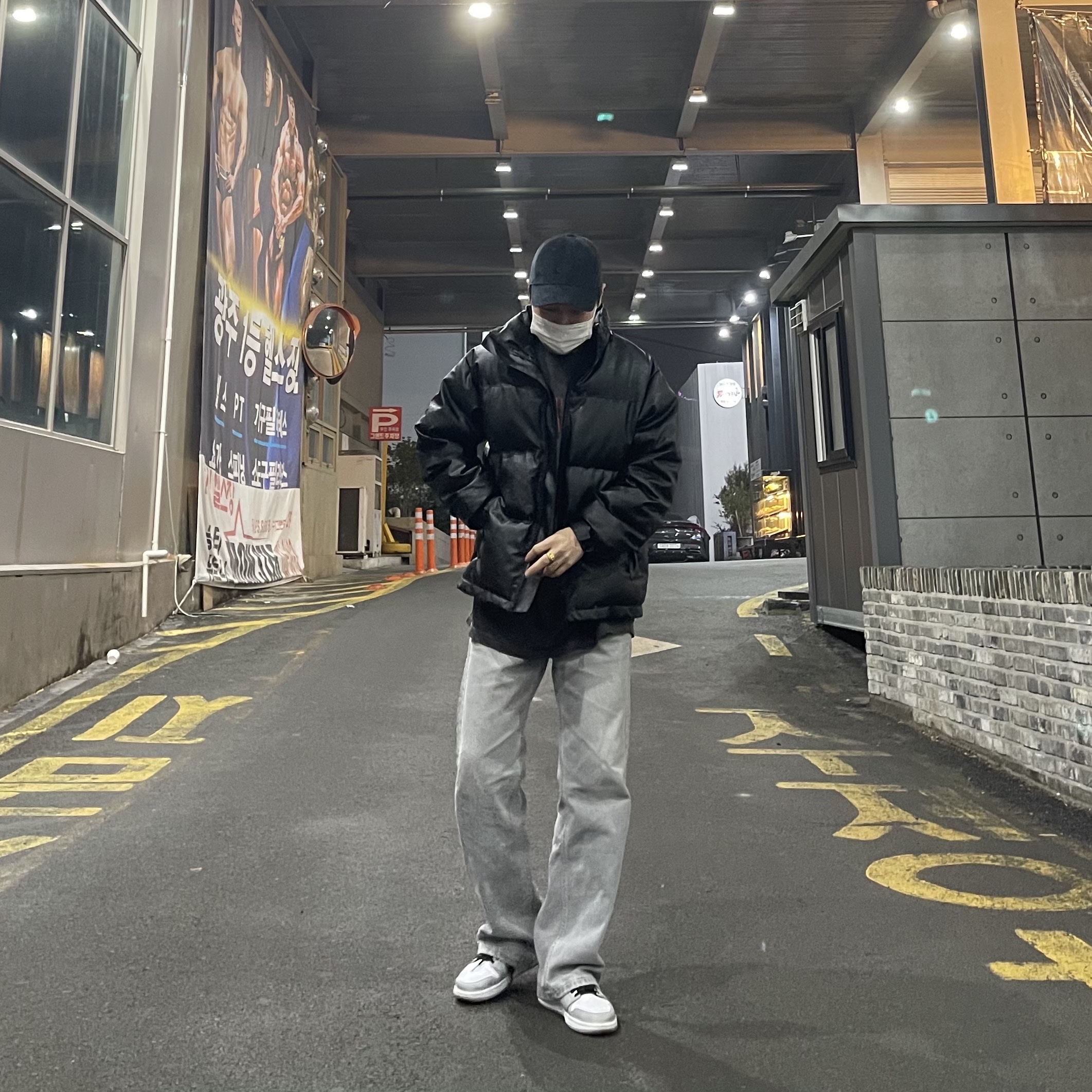 Jordan 1 Mid Light Smoke Grey, Nike Heritage 86 Corduroy Cap Black 착용 스타일