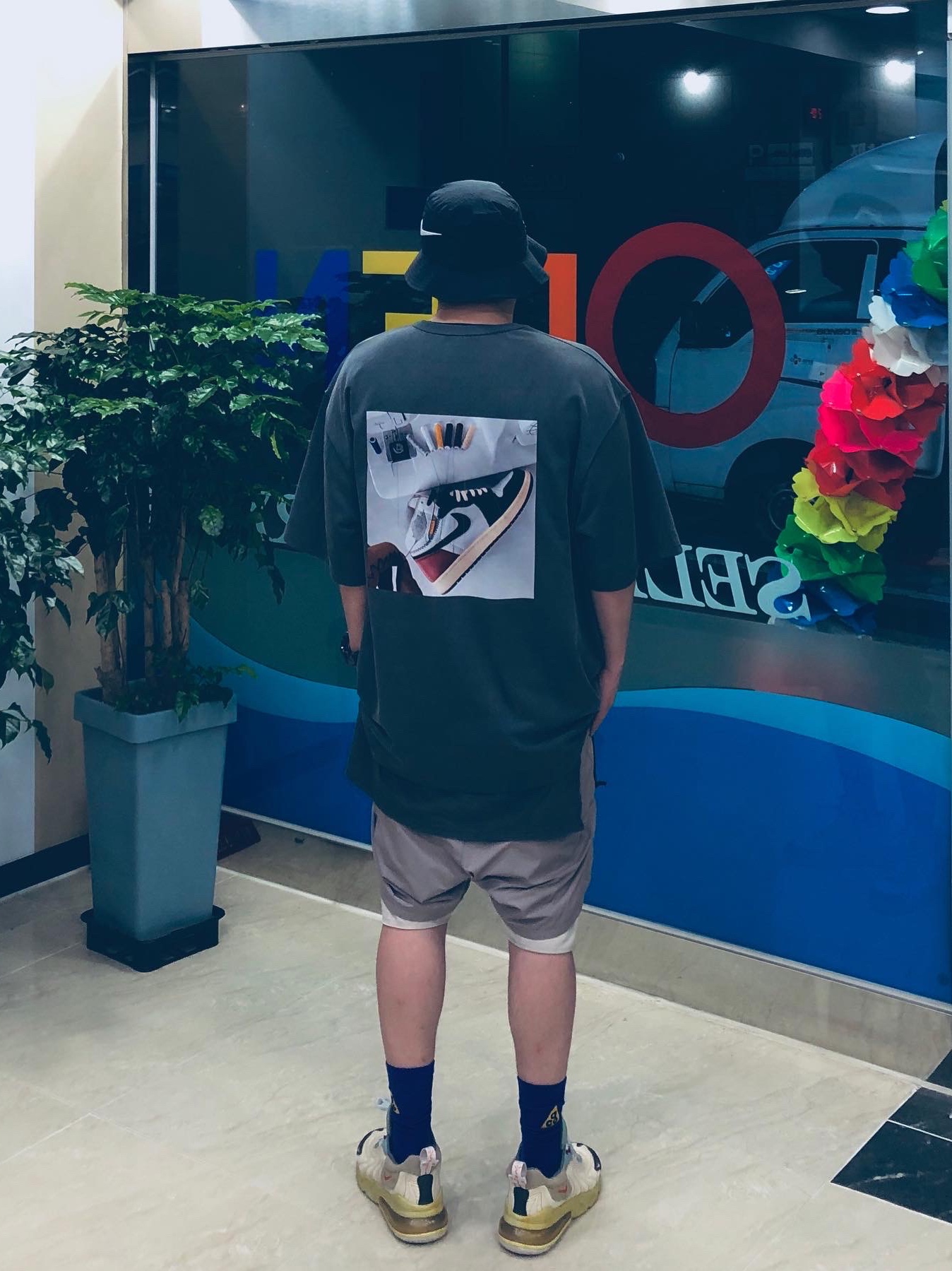 Nike x Stussy Bucket Hat Black, Nike x Travis Scott Air Max 270 React Cactus Trails 착용 스타일 - 3