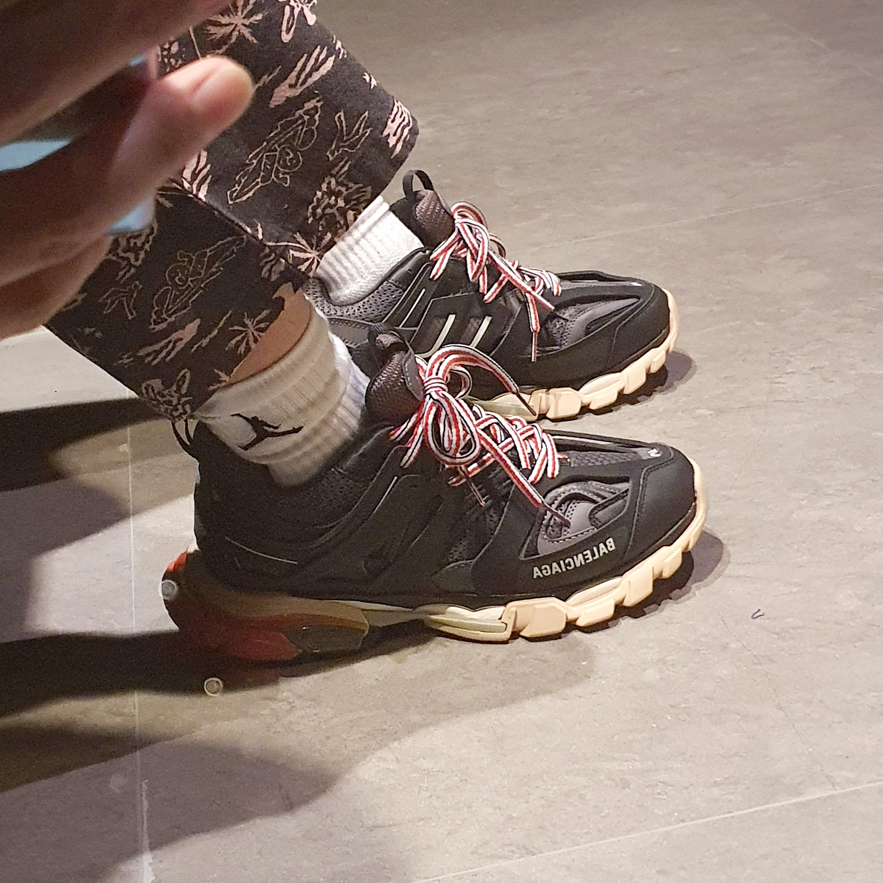 Balenciaga Track Sneakers Black Red 2019 착용 스타일