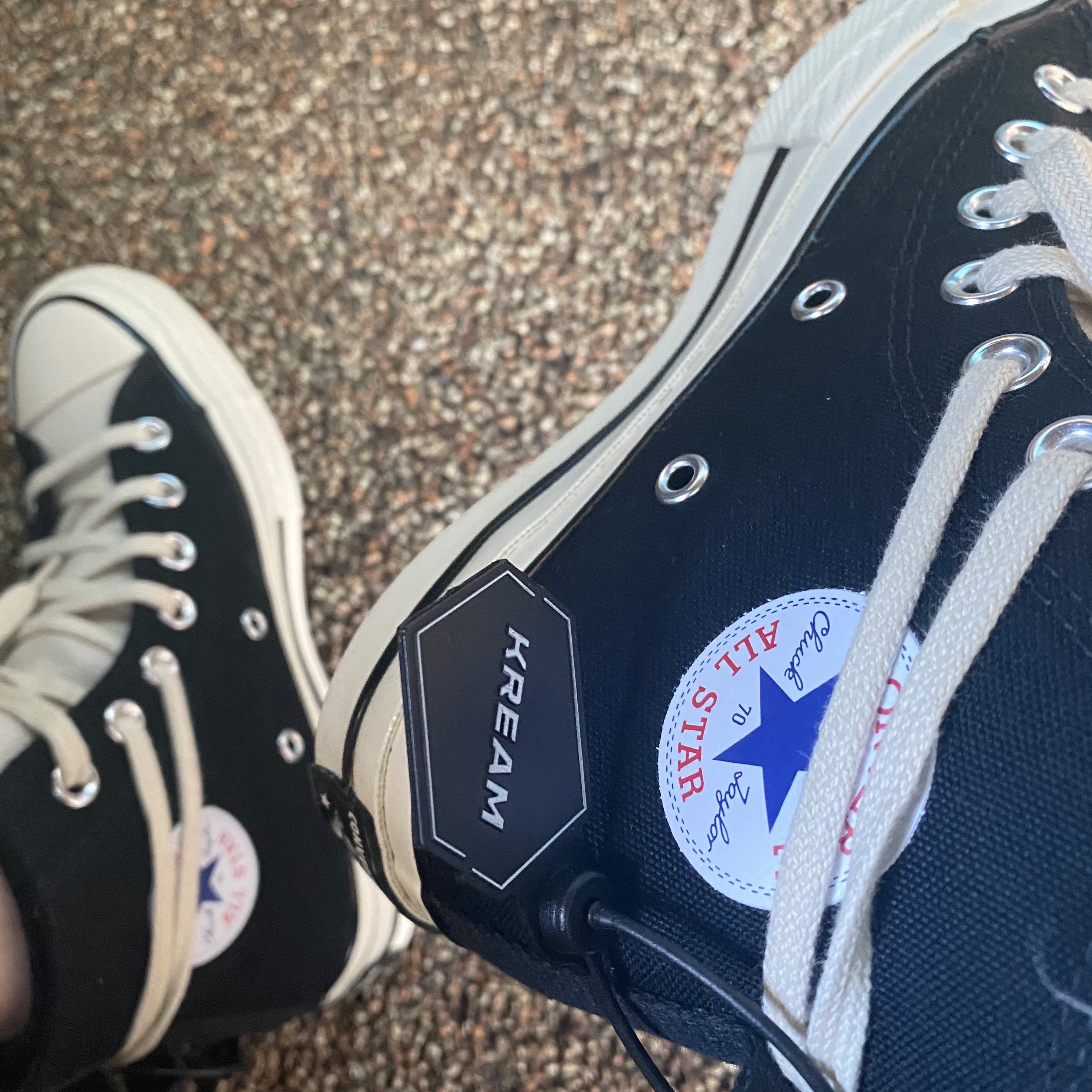 Converse x Fear of God Essentials Chuck 70 Hi Black 착용 스타일 - 3