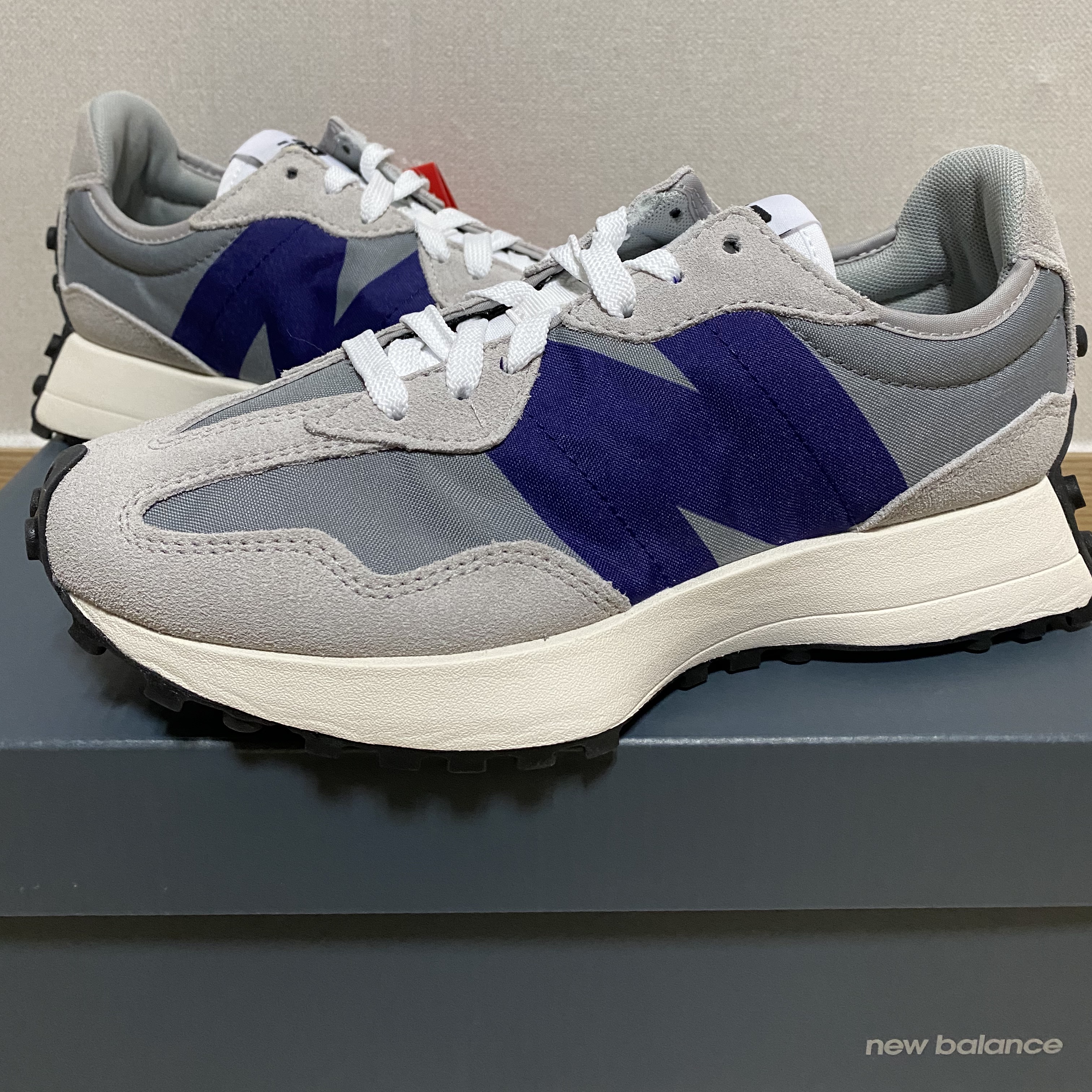 New Balance 327 Moonbeam Ghost Pepper, New Balance 327 Grey Purple 착용 스타일 - 2