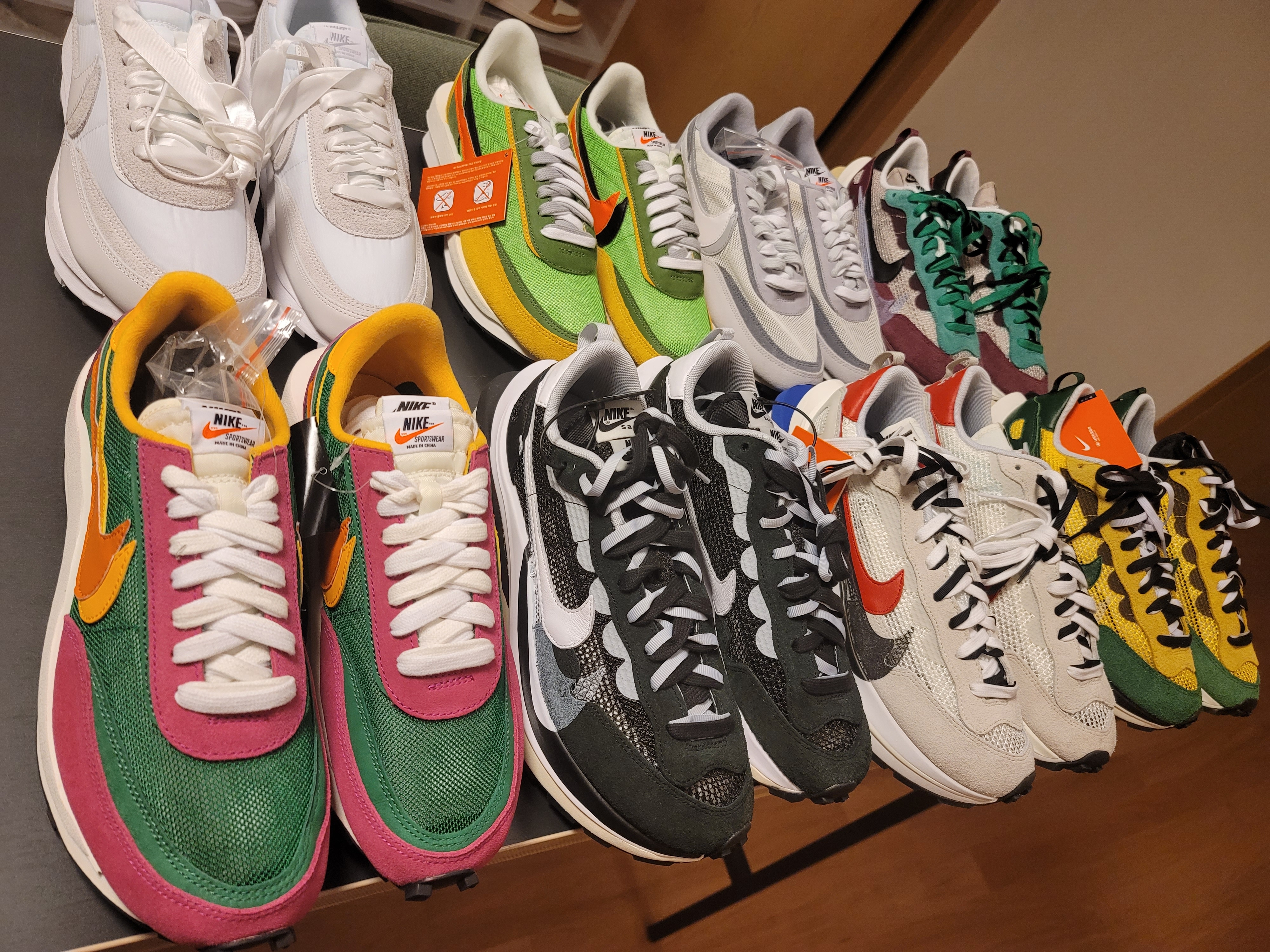 Nike x Sacai VaporWaffle Tour Yellow & Gorge Green Sail, Nike x Sacai VaporWaffle Royal Fuchsia 착용 스타일 - 1