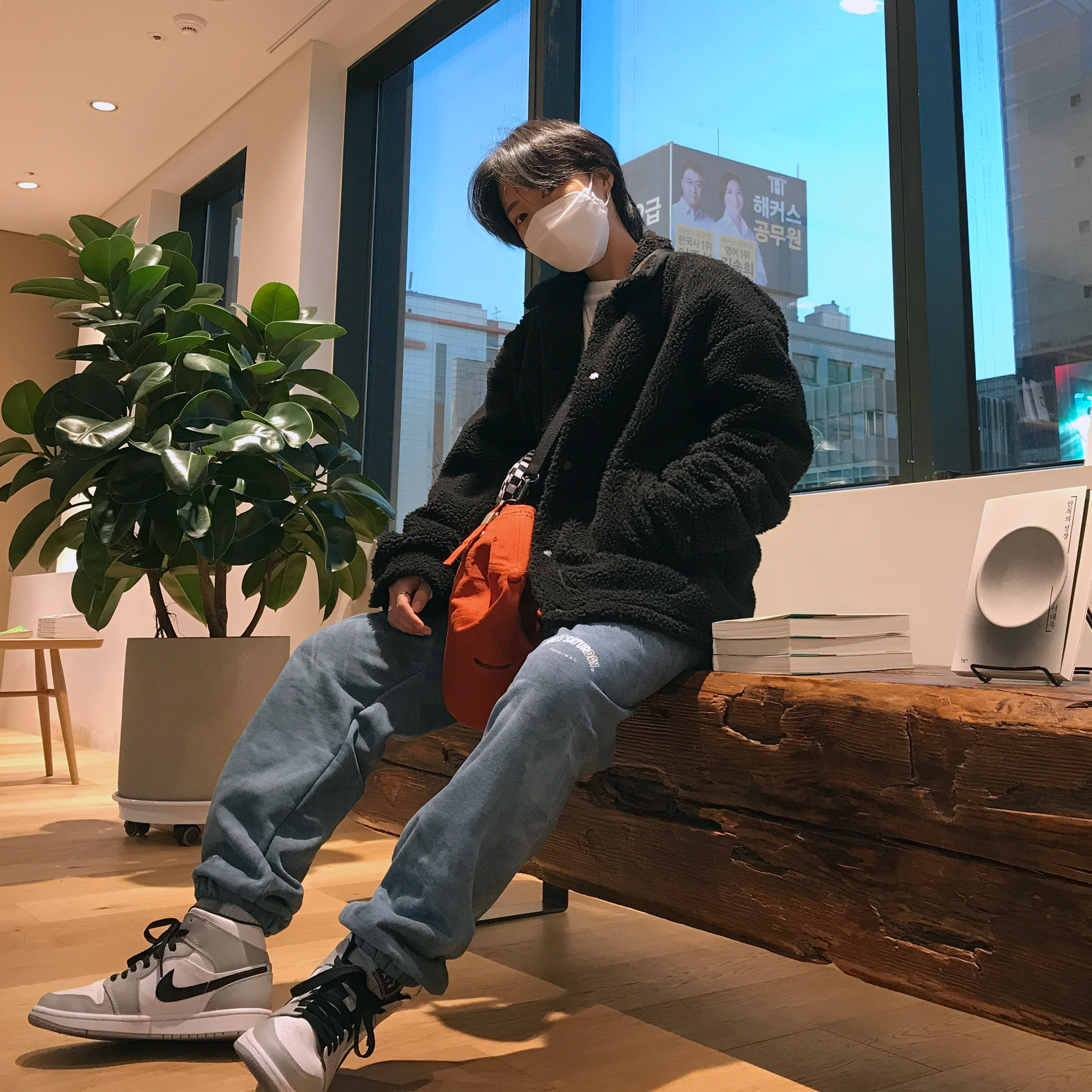 Jordan 1 Mid Light Smoke Grey 착용 스타일