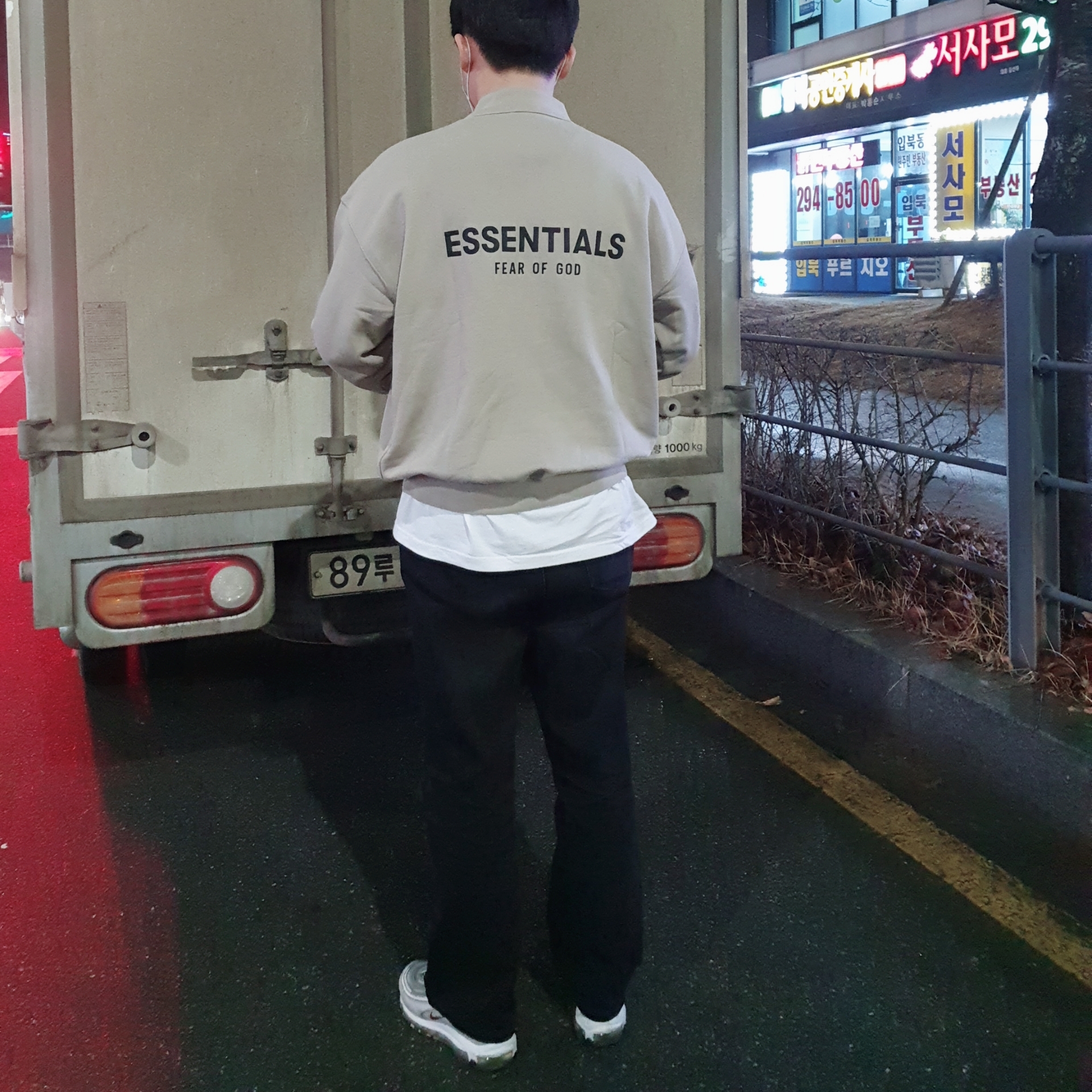 Essentials Long Sleeve Boxy Polo Olive - 20FW 착용 스타일