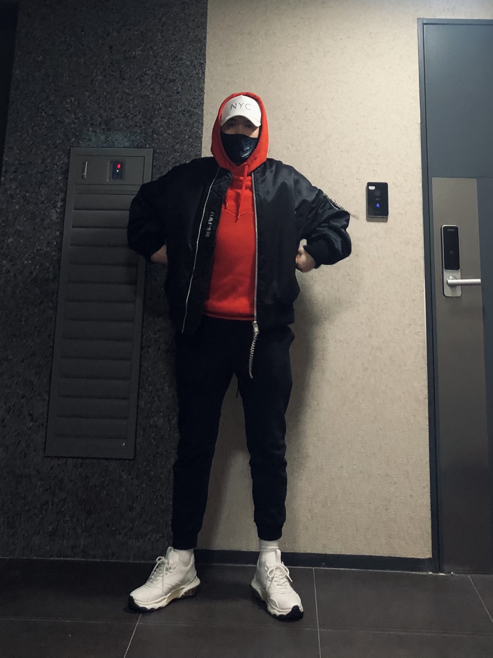 Valentino Vlogo Signature Bounce Calfskin Sneakers - 20SS 착용 스타일 - 2