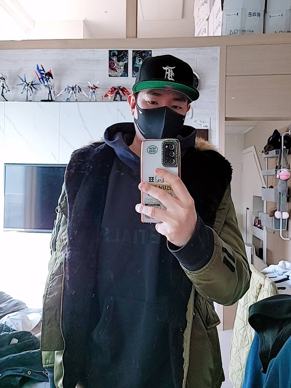Essentials 3D Silicon Applique Pullover Hoodie Dark Slate/Black 2020, Essentials Sweatpants Buttercream 2020 착용 스타일 - 5