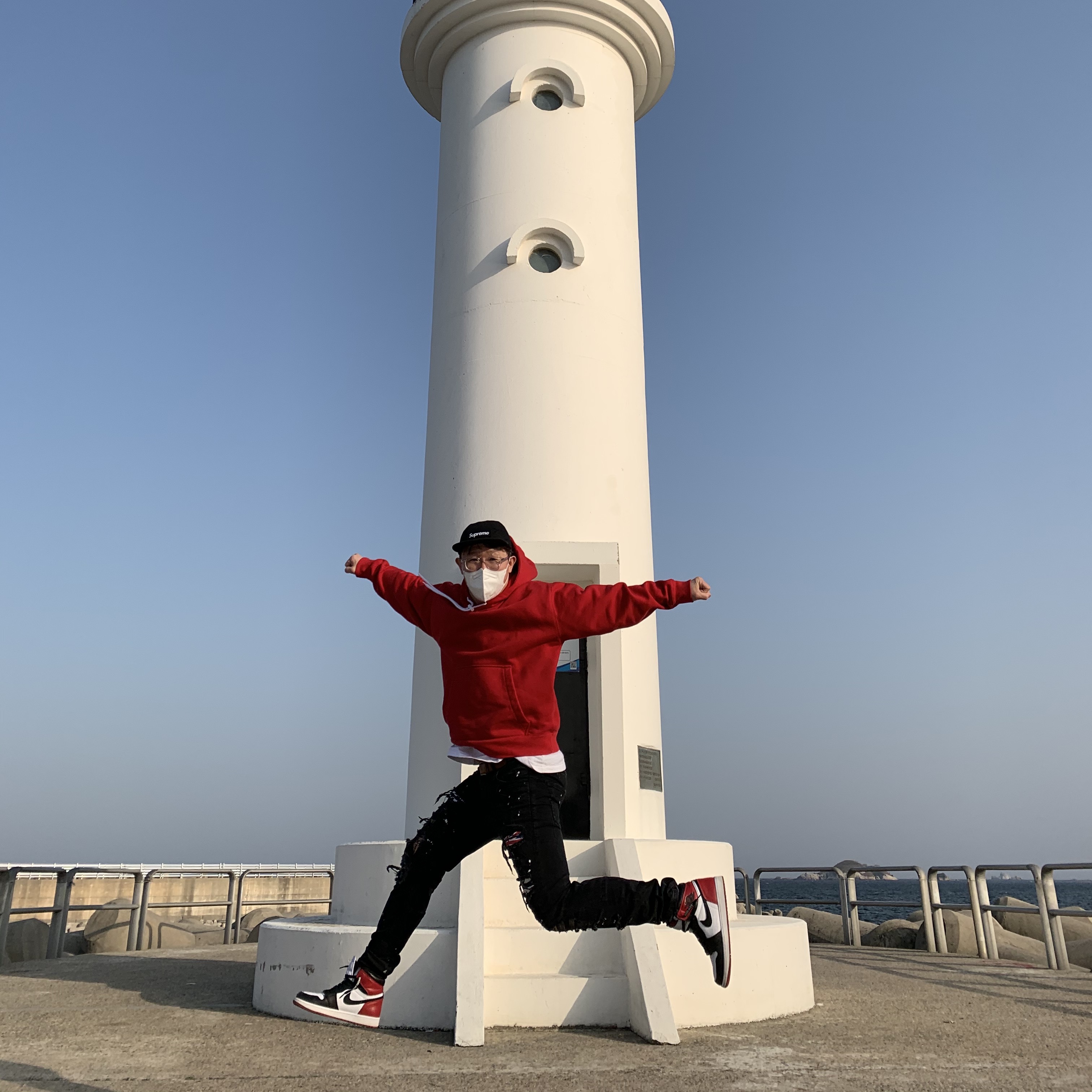Nike M NRG Hoodie Red, Jordan 1 Retro High OG Black Toe 2016 착용 스타일