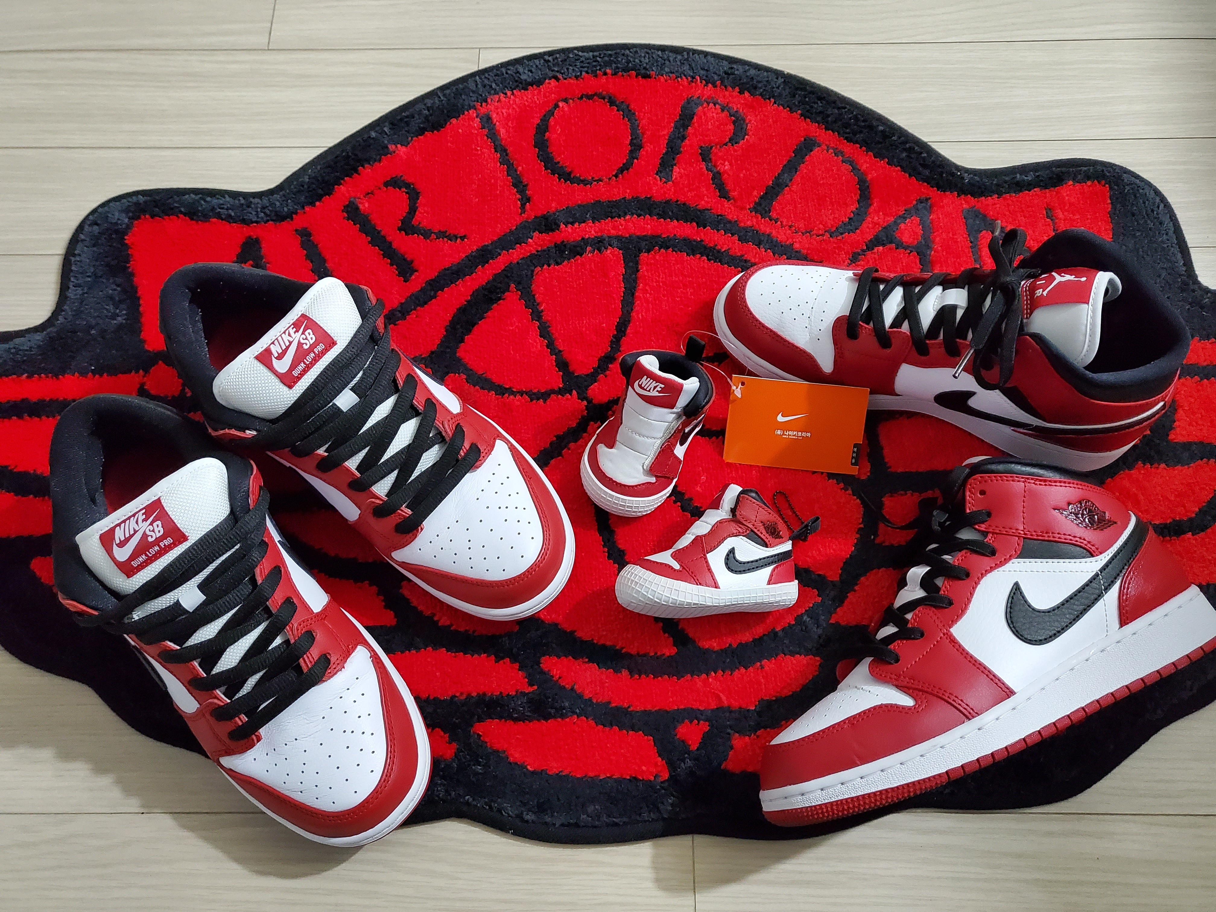 Nike SB Dunk Low Pro Chicago, Jordan 1 Mid Chicago 2020 착용 스타일