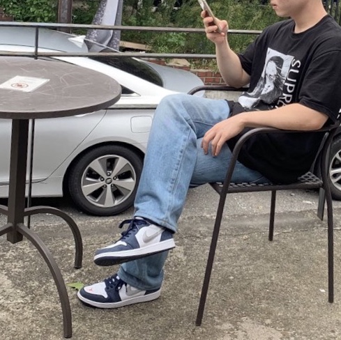 Jordan 1 Low SB Koston Midnight Navy 착용 스타일