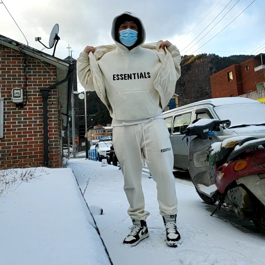 Essentials Knit Hoodie Cream - 20FW, Jordan 1 Retro High OG Black Mocha 착용 스타일 - 2