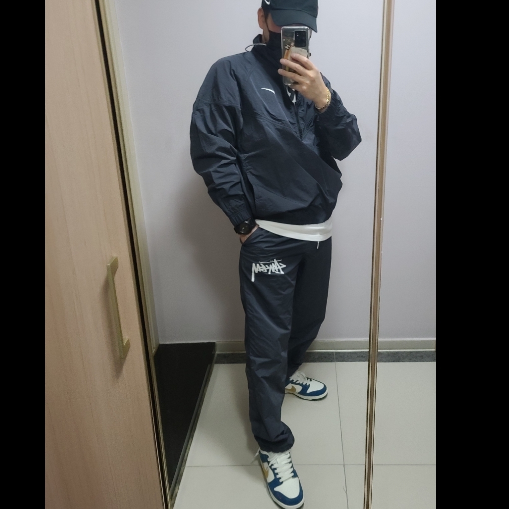 Nike x Stussy Windrunner Jacket Off Noir, Nike x Stussy Beach Pants Off Noir 착용 스타일