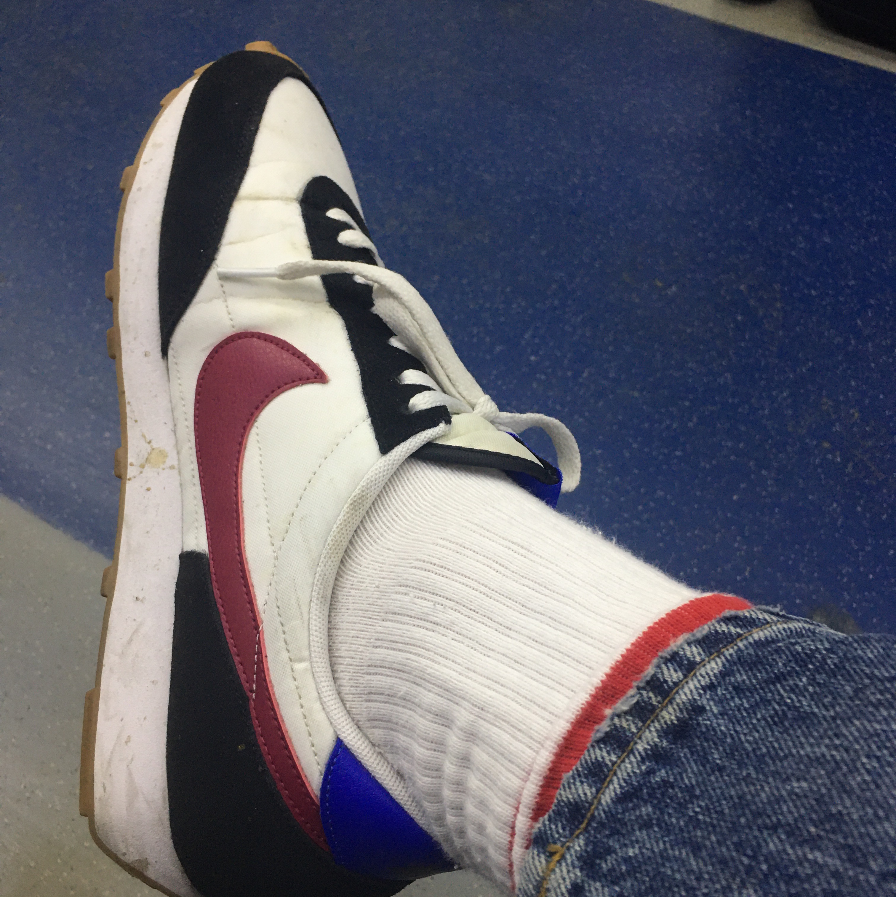 (W) Nike Daybreak White Noble Red 착용 스타일
