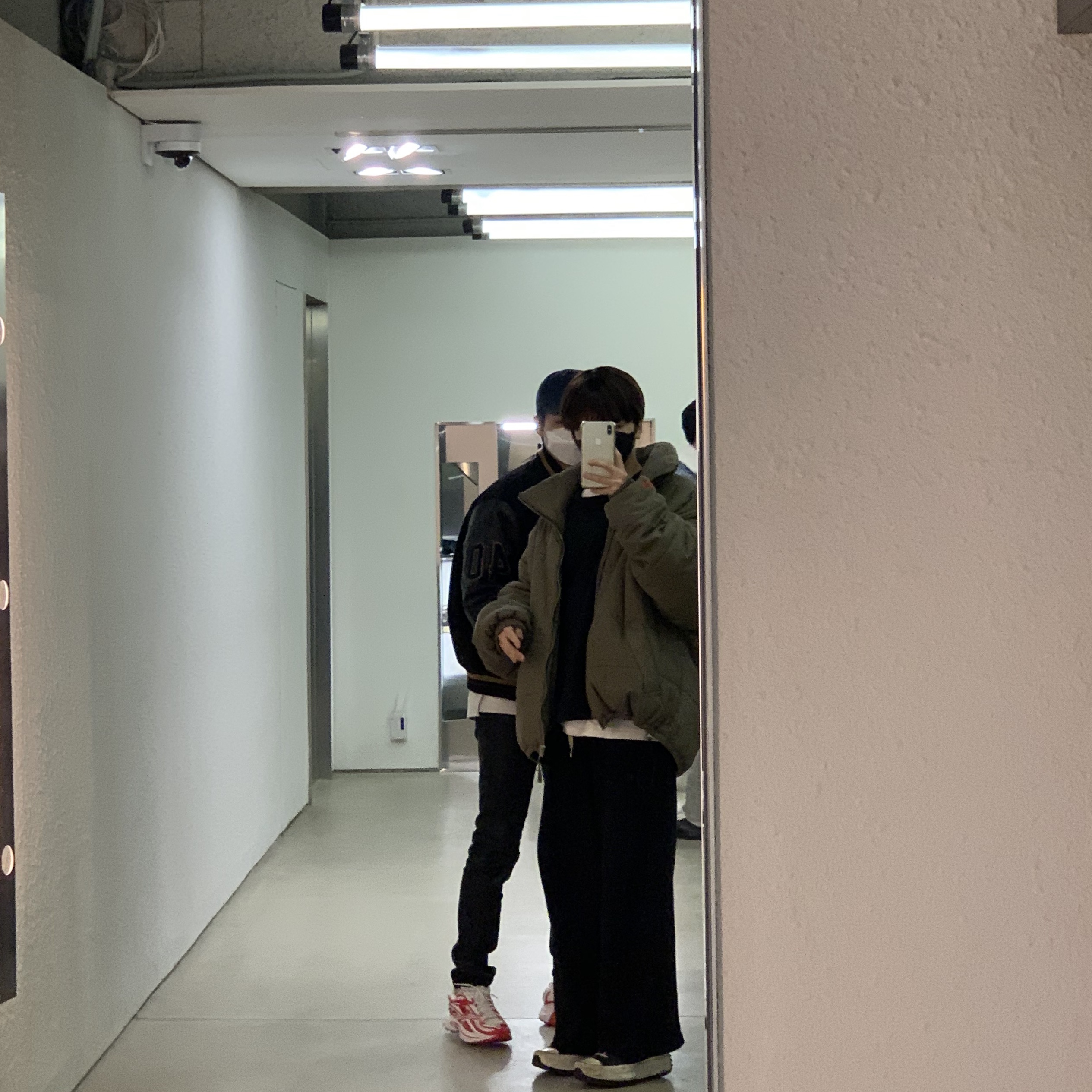 Converse x JW Anderson Run Star Hike Hi Black, Reebok x Kanghyuk Premier Road Modern White Red  착용 스타일
