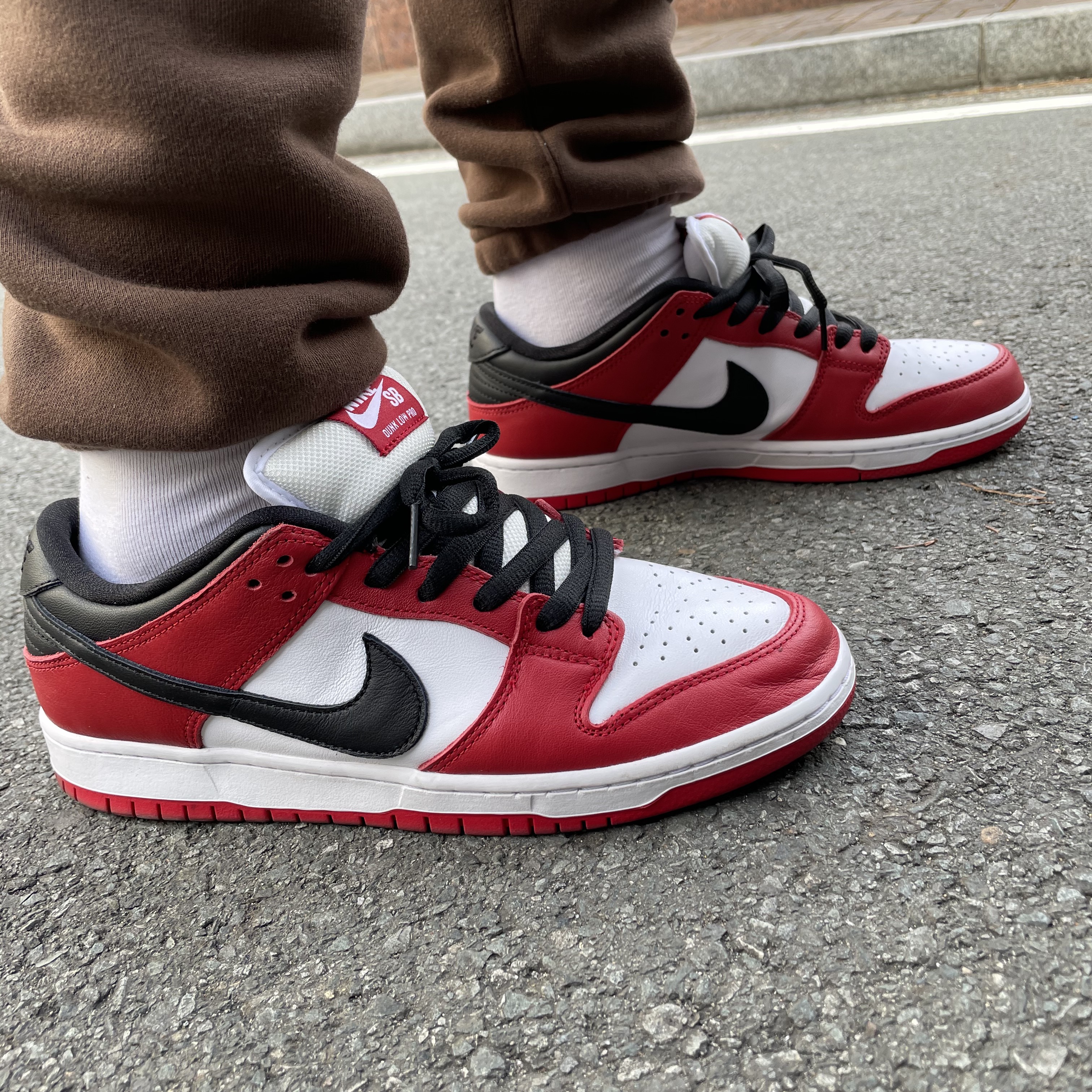 Nike SB Dunk Low Pro Chicago, Essentials Fleece Lounge Pants Brown/Rain Drum - Ssense Exclusive 착용 스타일 - 2