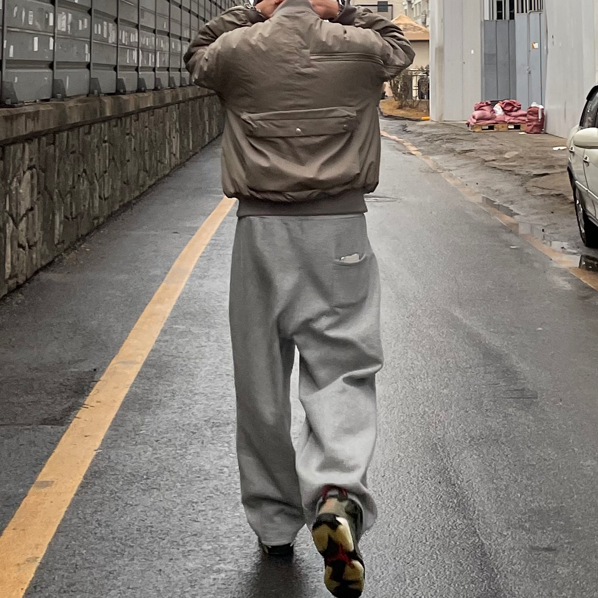 Jordan 6 x Travis Scott Retro Olive 착용 스타일