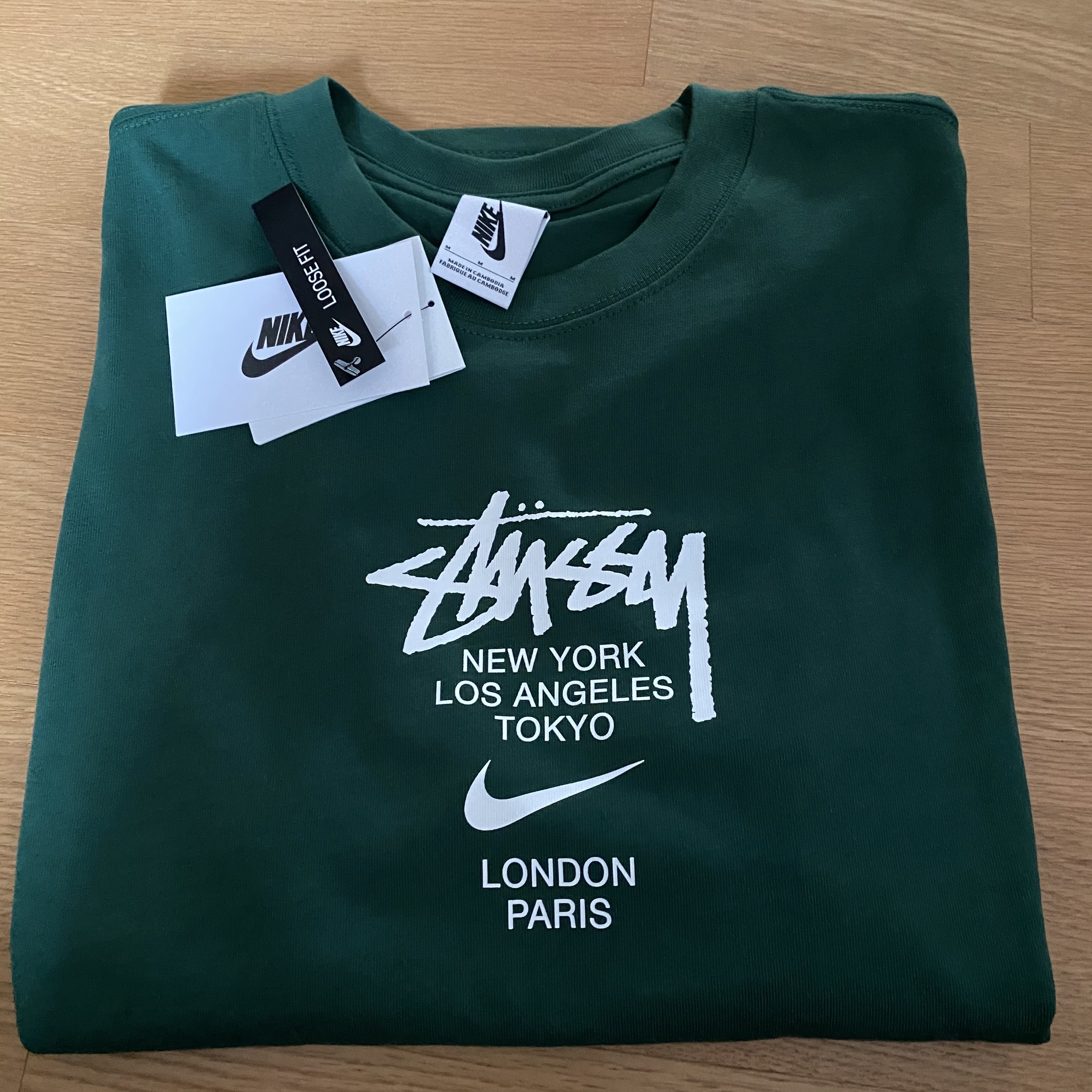 Stussy x Martine Rose 40 WT T-Shirt, Nike x Stussy WT T-Shirt Green - Asia 착용 스타일 - 2