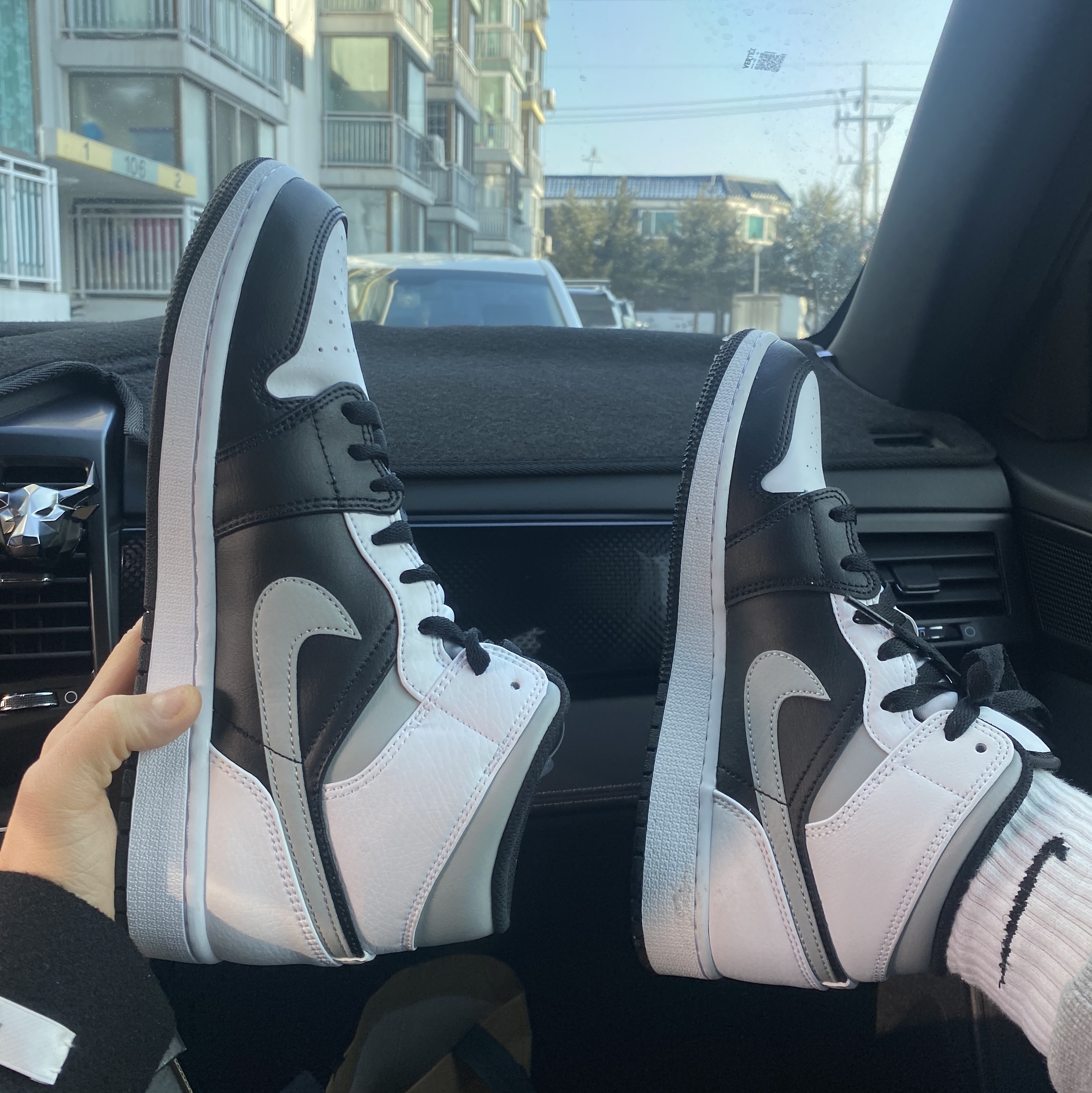 Jordan 1 Mid White Shadow, (GS) Jordan 1 Mid White Shadow 착용 스타일 - 1