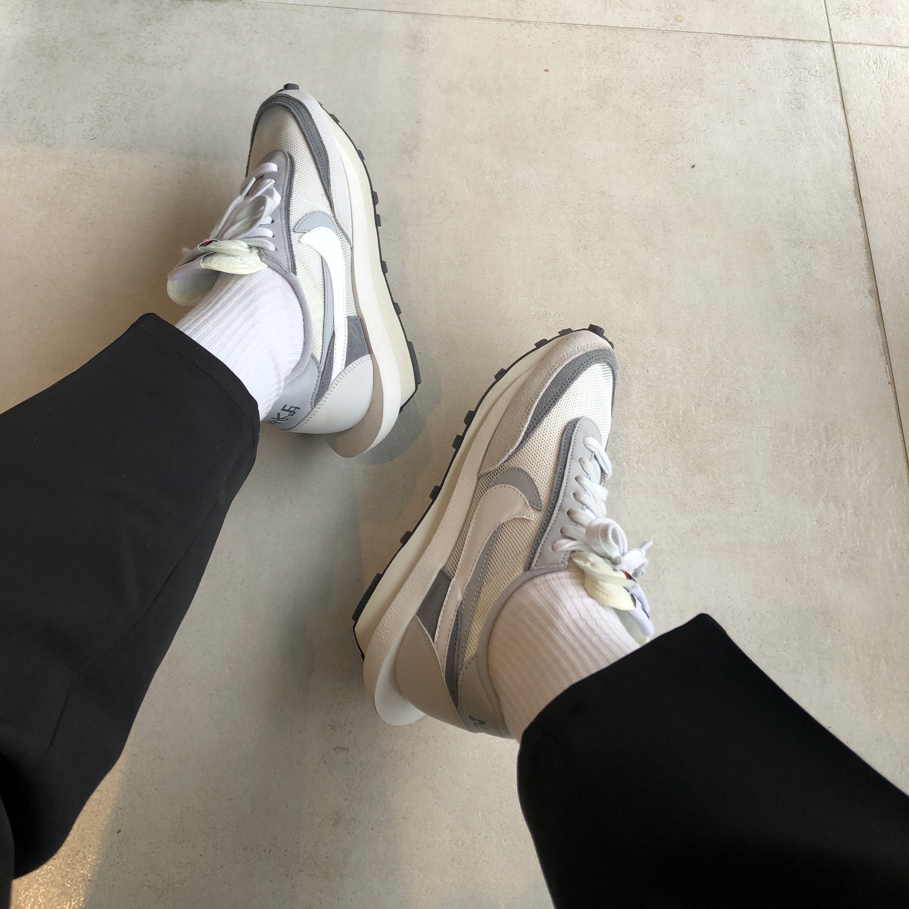 Nike x Sacai LDWaffle Summit White 착용 스타일
