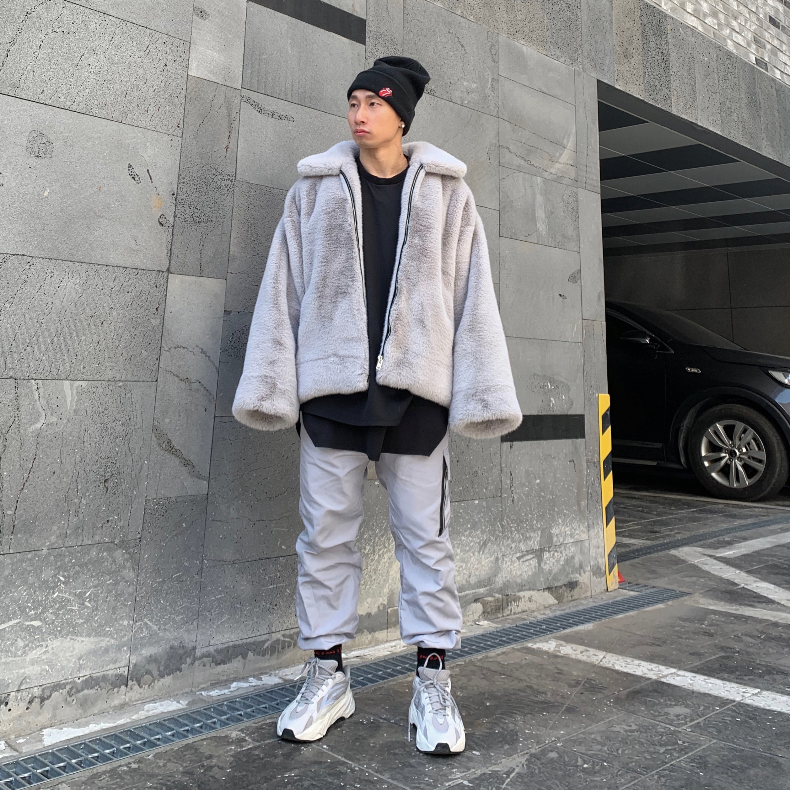 Adidas Yeezy Boost 700 V2 Static 2018 착용 스타일 - 1
