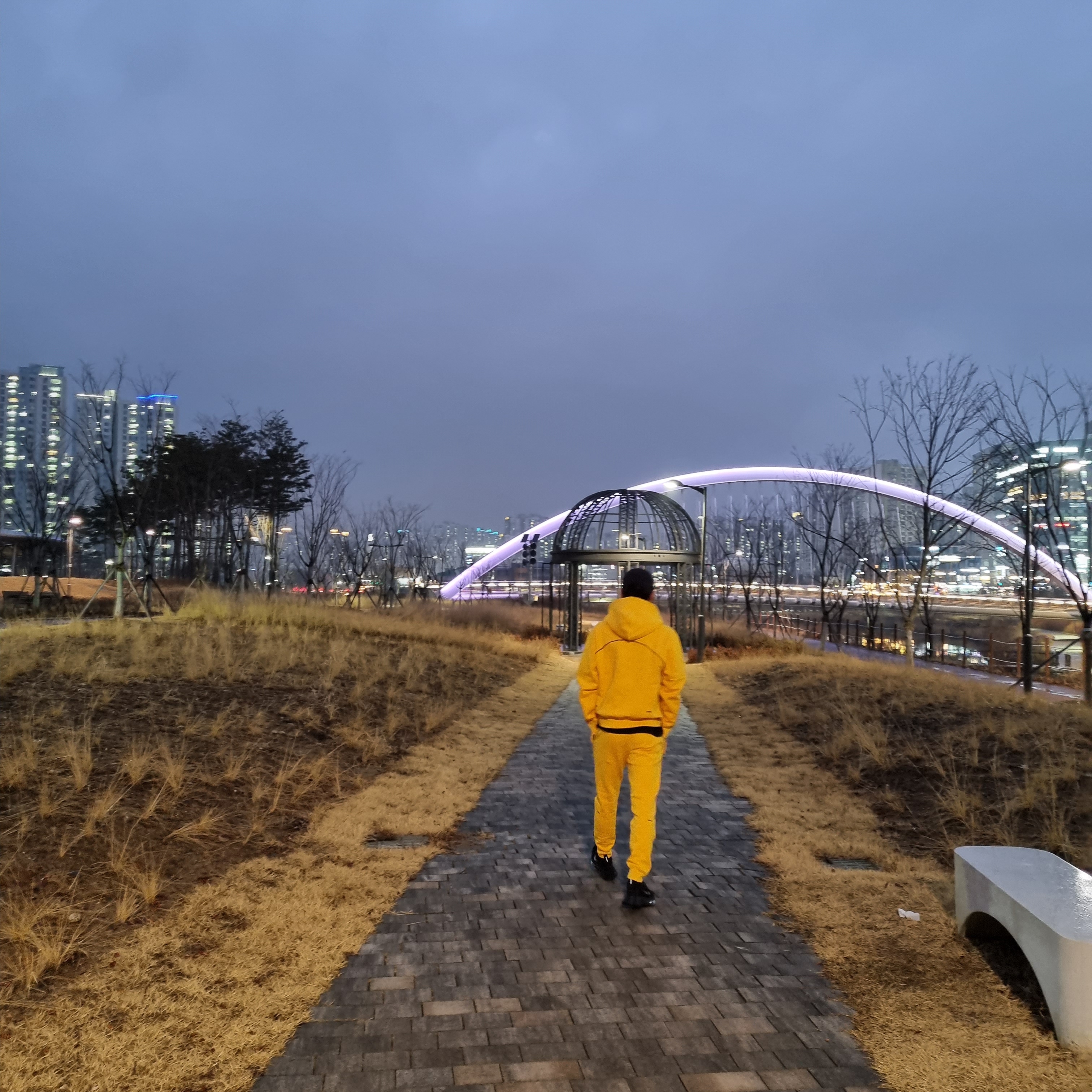 Nike x Drake Nocta Essential Hoodie University Gold - Asia, Nike x Drake Nocta Fleece Pants University Gold - Asia 착용 스타일 - 2