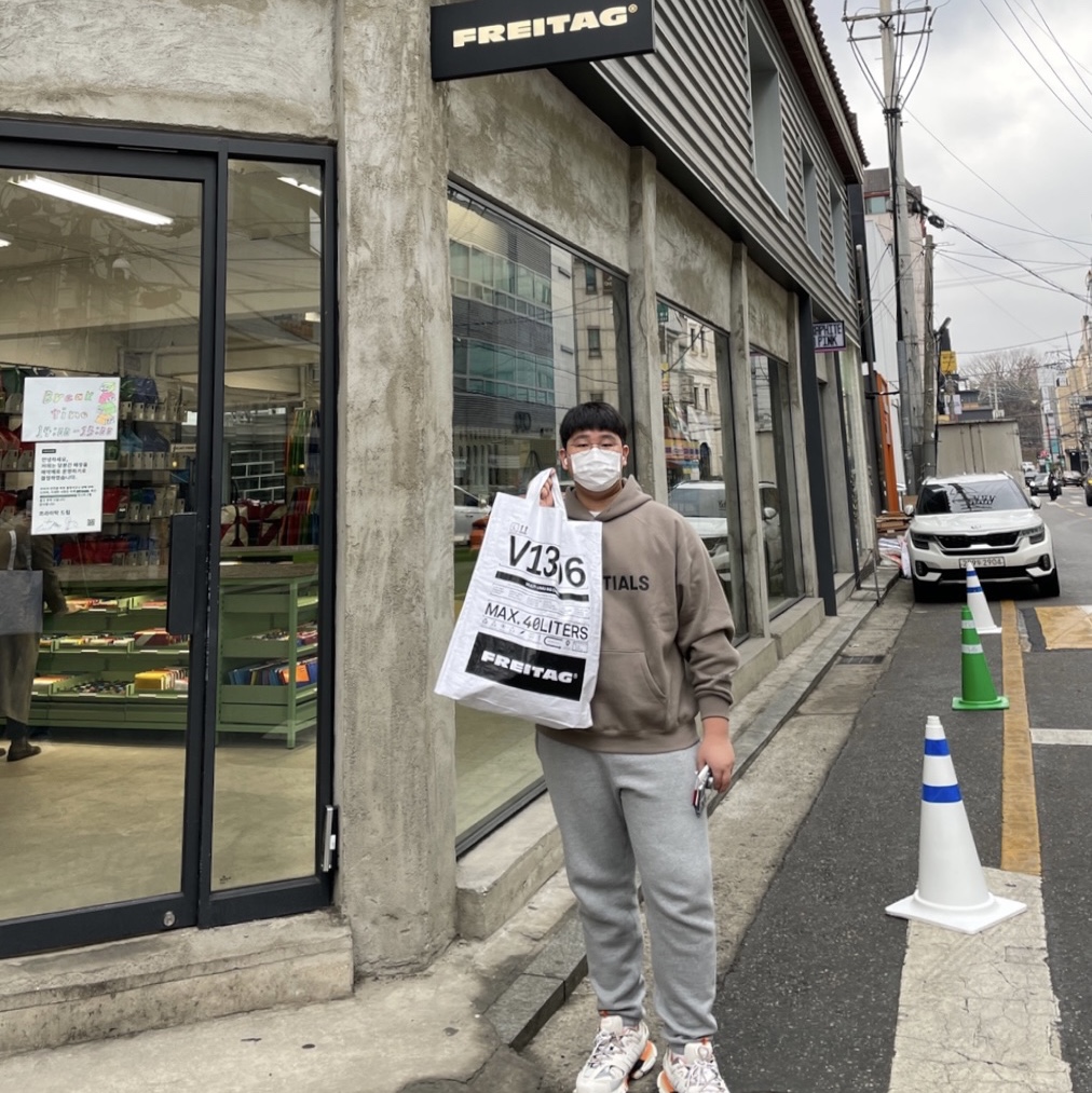 Balenciaga Track Sneakers White Orange 2019, Essentials 3D Silicon Applique Pullover Hoodie Taupe - 20FW 착용 스타일