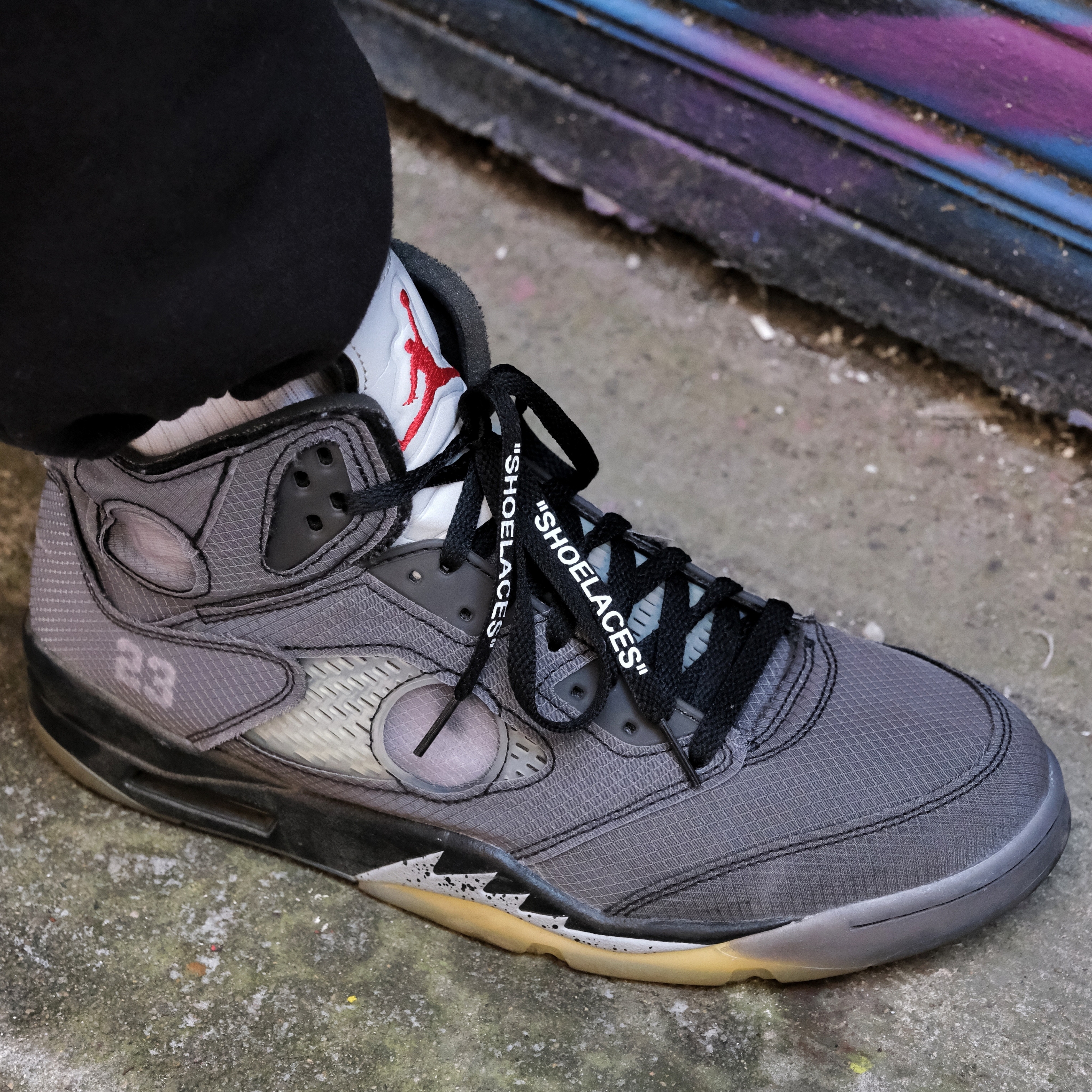 Jordan 5 x Off-White Retro SP Black Muslin 착용 스타일