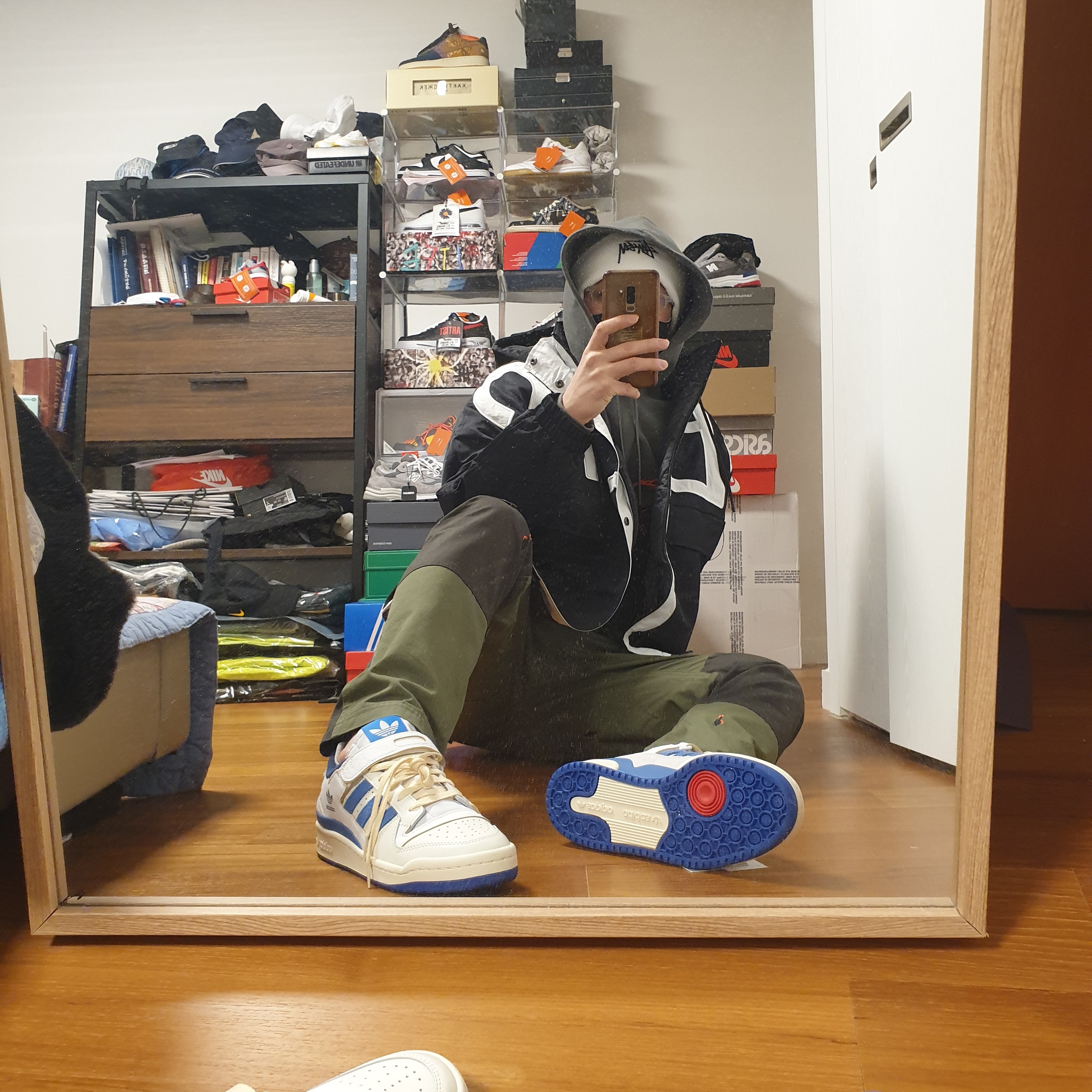 Jordan x Travis Scott Washed Suede Hoodie Grey, Jordan x Travis Scott Cargo Pants Olive 착용 스타일 - 3