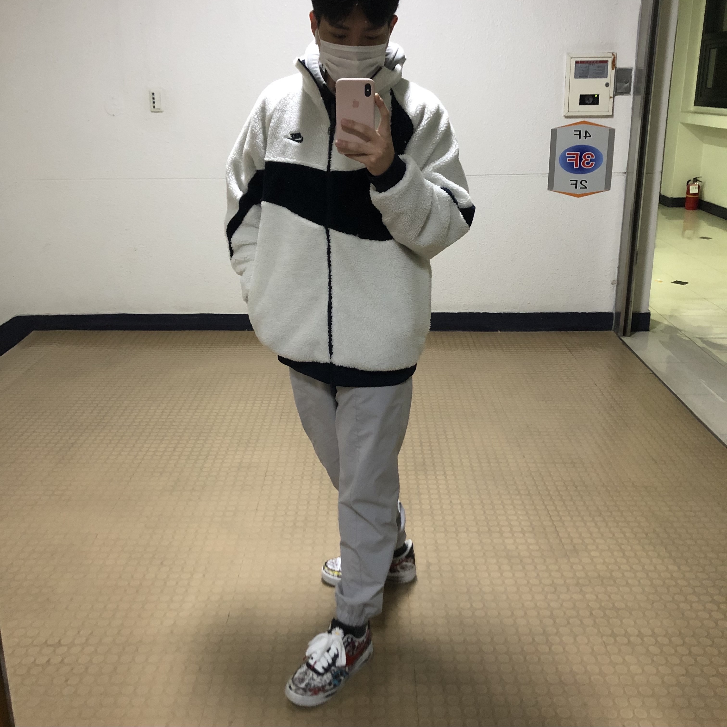 Nike x Peaceminusone Air Force 1 Low Para-Noise, Nike Big Swoosh Full Zip Jacket White Navy 착용 스타일