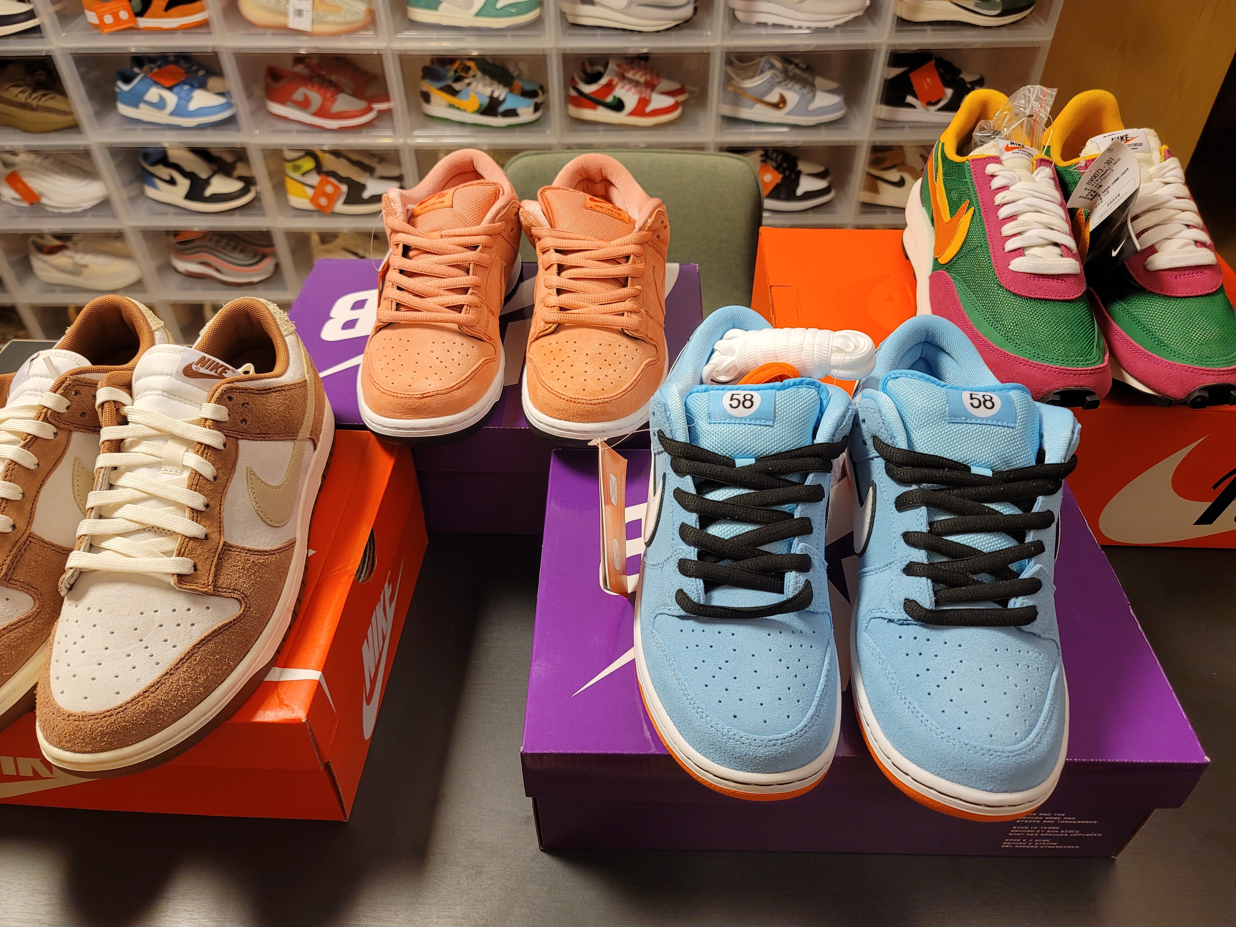Nike SB Dunk Low Pro Pink Pig, Nike x Sacai LDWaffle Pine Green 착용 스타일 - 1