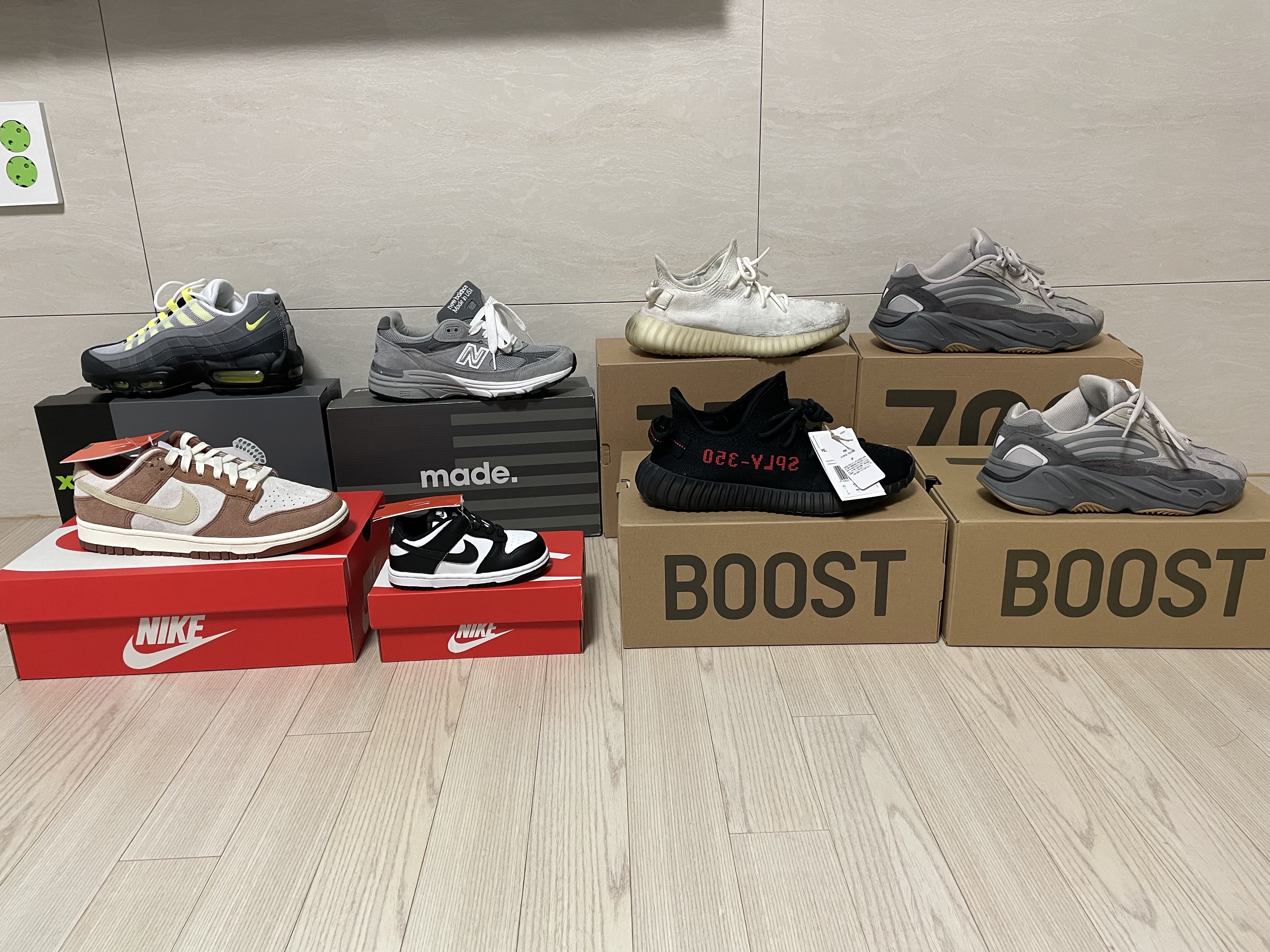 (TD) Nike Dunk Low Black, Adidas Yeezy Boost 700 V2 Tephra 착용 스타일