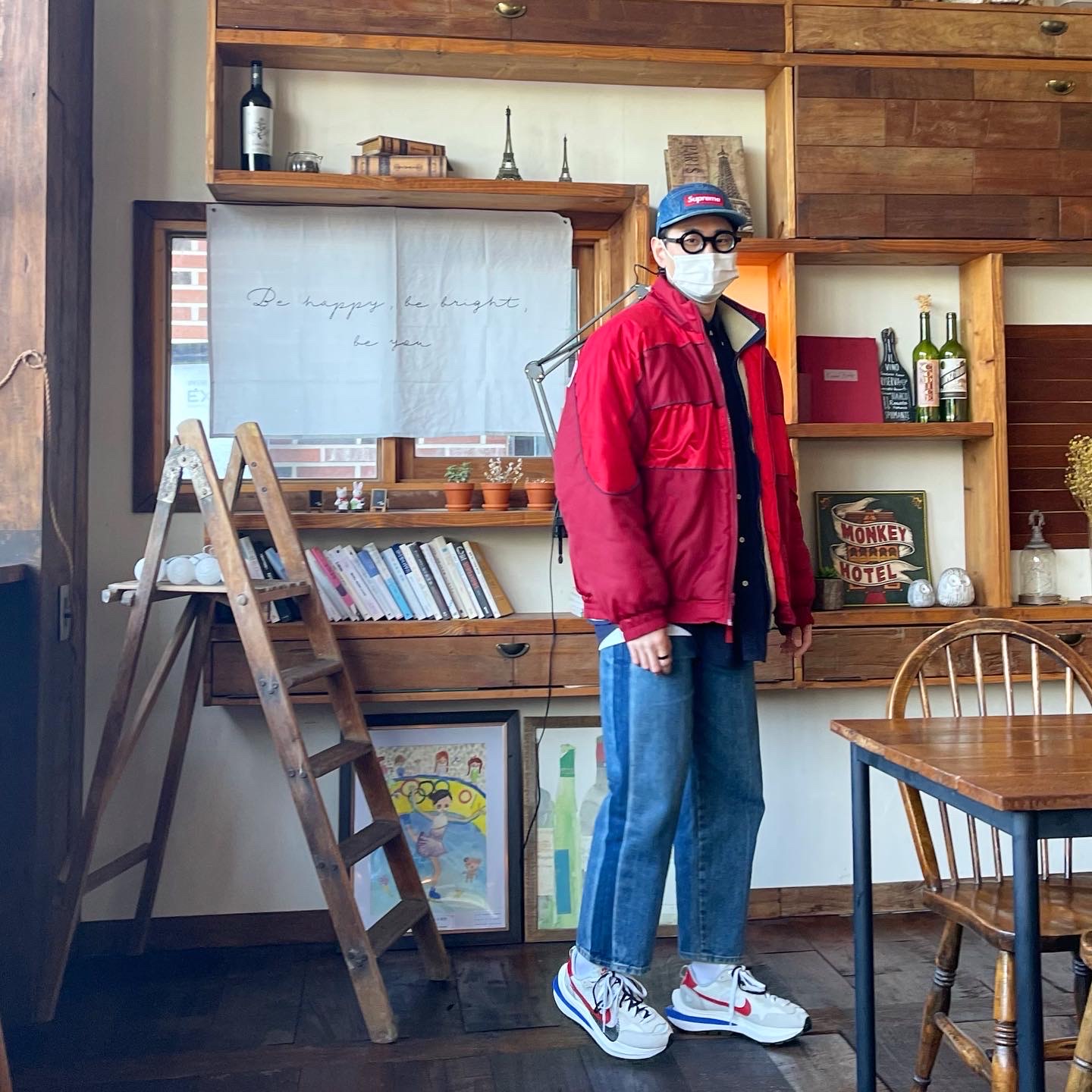 Nike x Sacai VaporWaffle Royal Fuchsia 착용 스타일 - 1