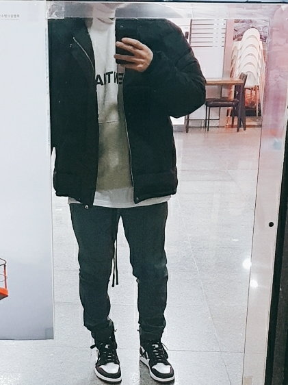 Essentials 3D Silicon Applique Pullover Hoodie Oatmeal/Oatmeal Heather/Light Heather Oatmeal 2020, Essentials Track Pants Reflective Black - 20FW 착용 스타일 - 1
