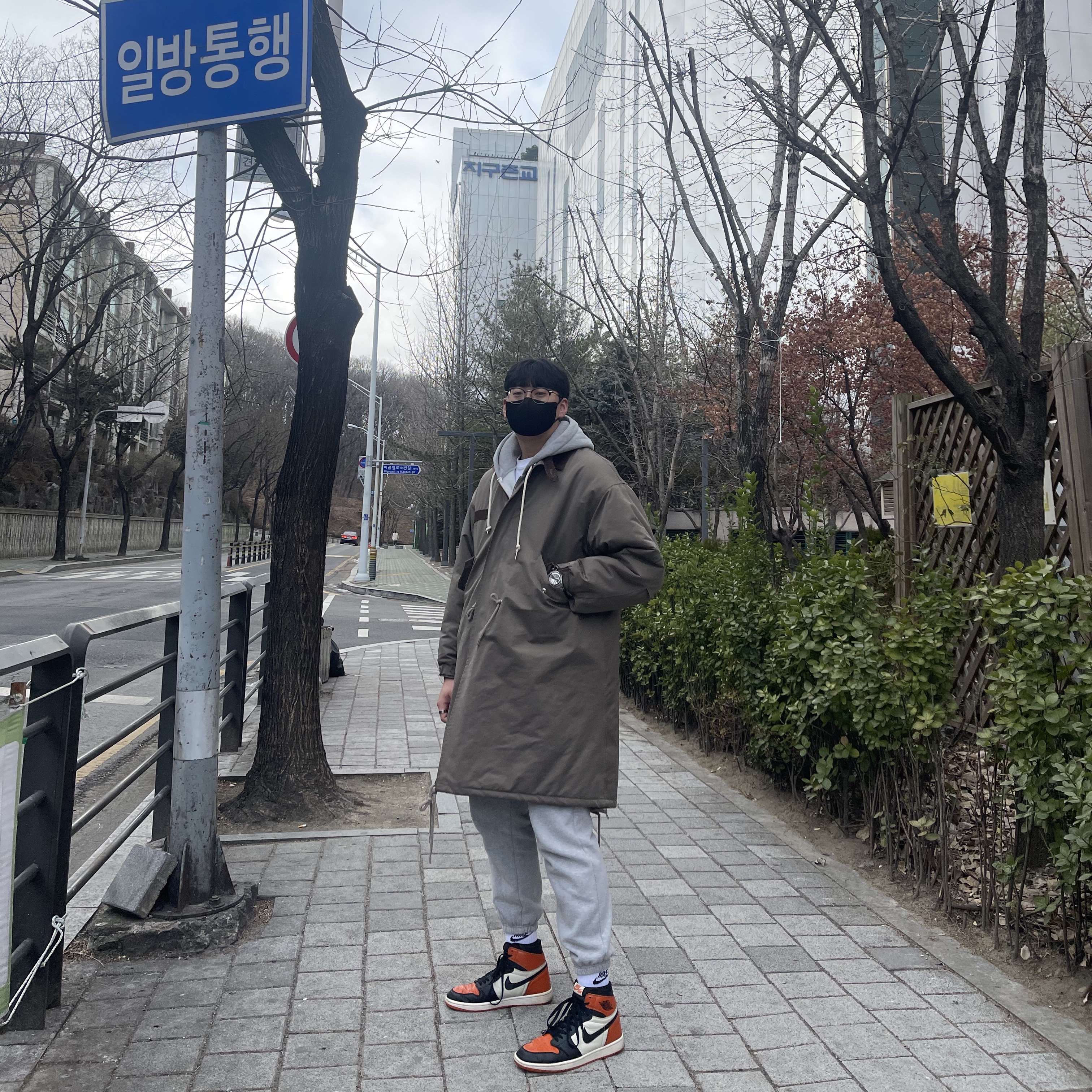 Jordan 1 Retro Shattered Backboard 착용 스타일