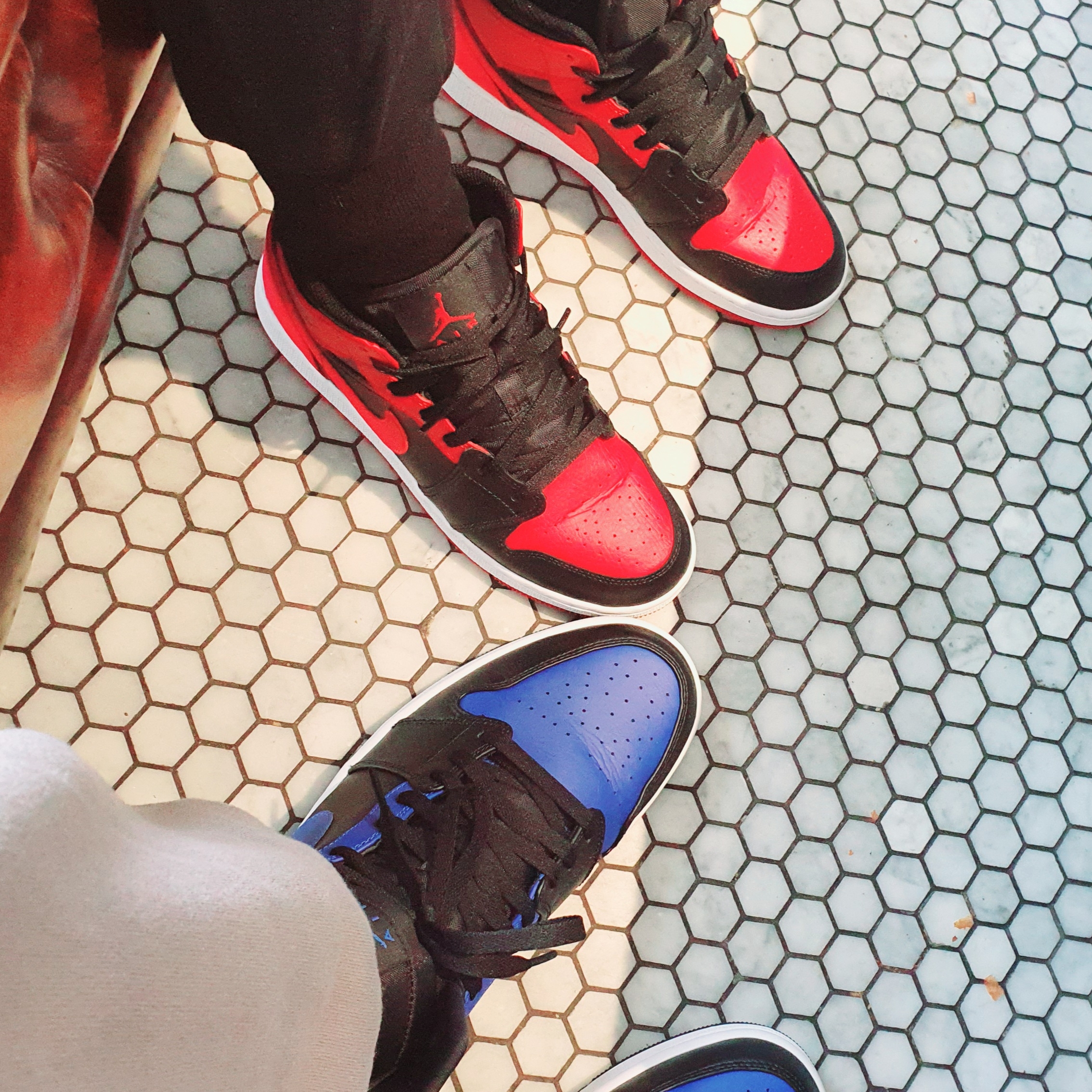 (GS) Jordan 1 Mid Bred Banned 2020, Jordan 1 Mid Black Hyper Royal 착용 스타일