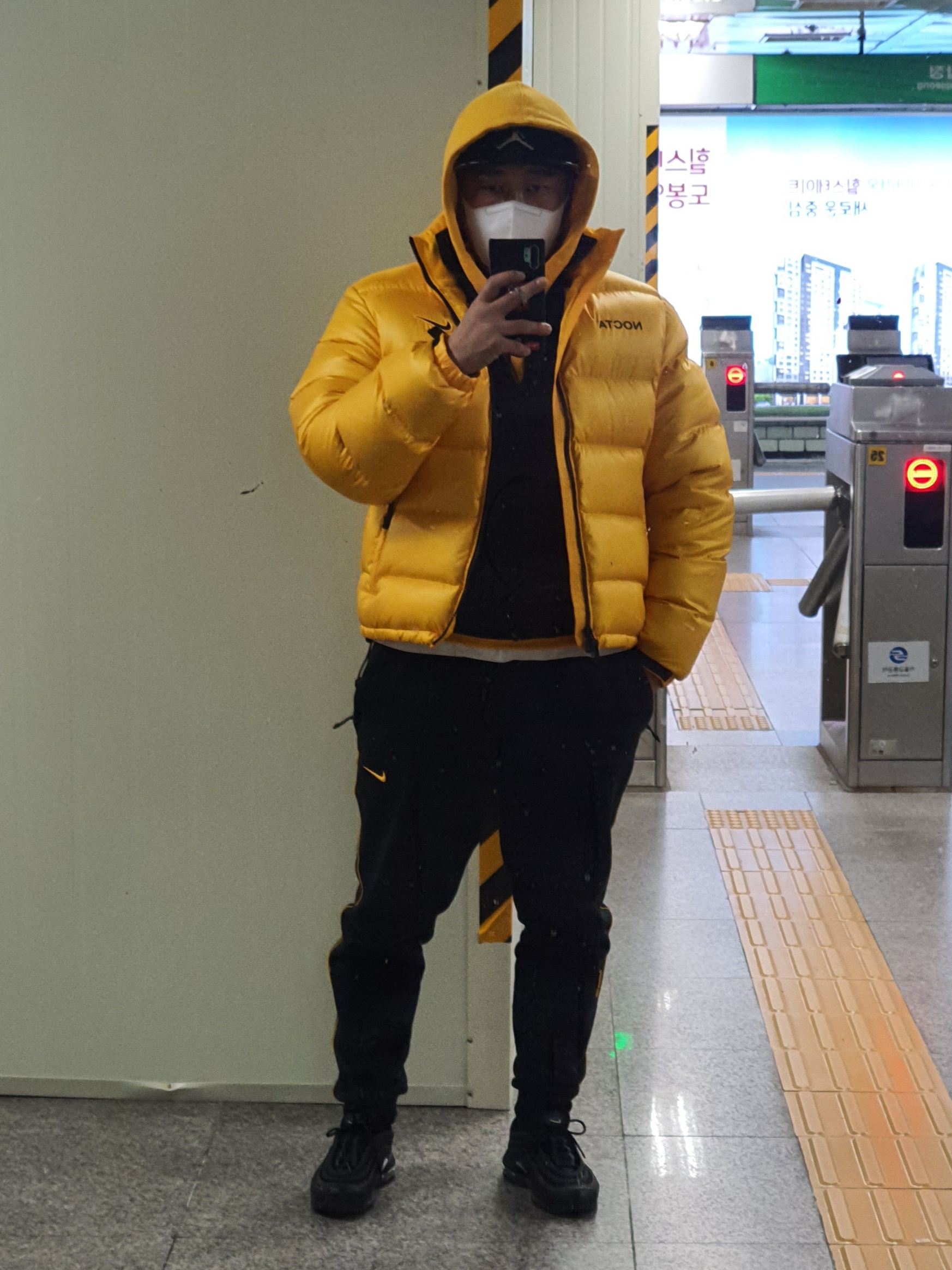 Nike x Drake Nocta Essential Track Jacket - Asia, Nike x Drake Nocta Essential Hoodie University Gold - US/EU 착용 스타일 - 2